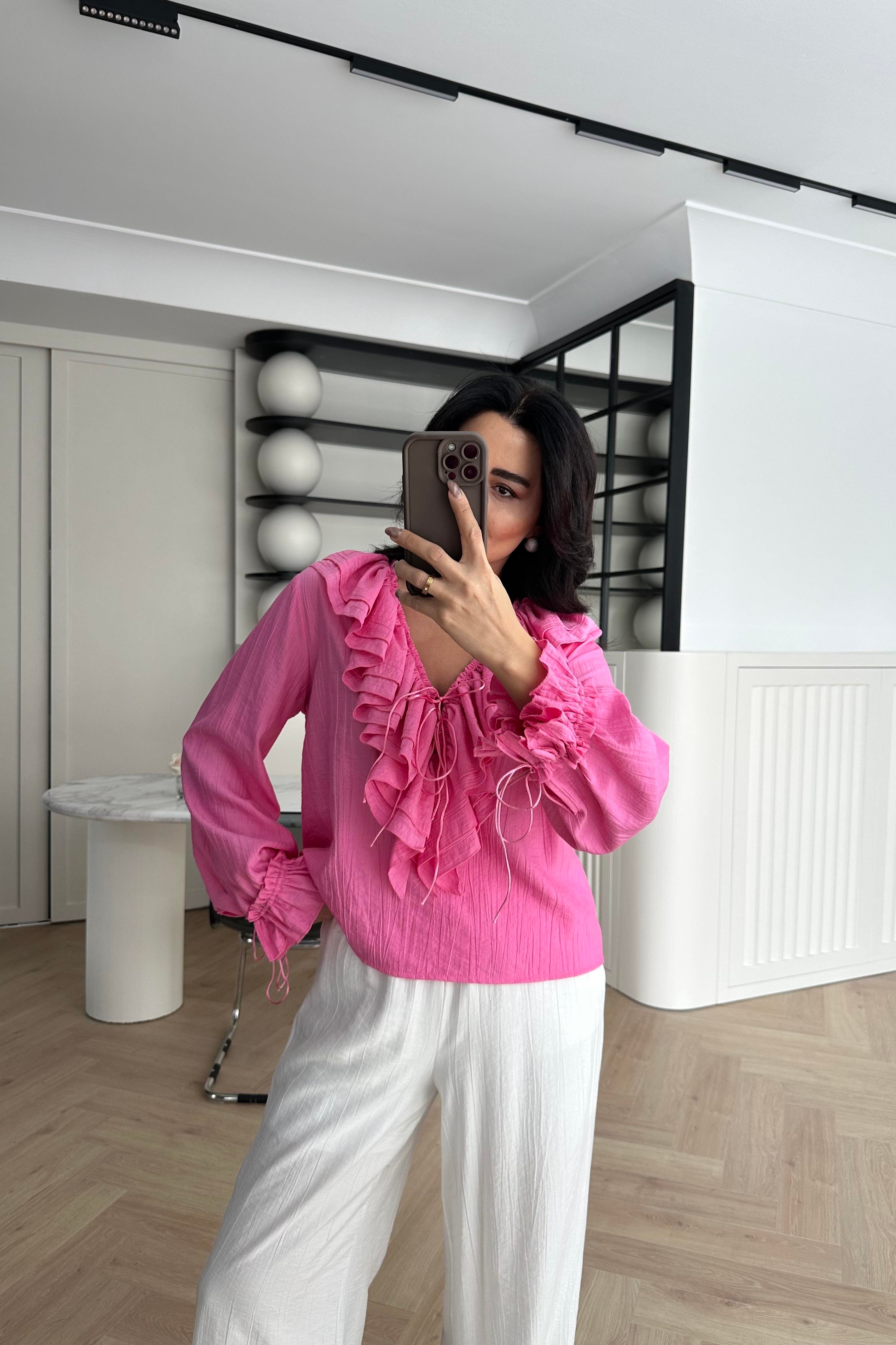 Pembe V Yaka Fırfır Detaylı Gömlek