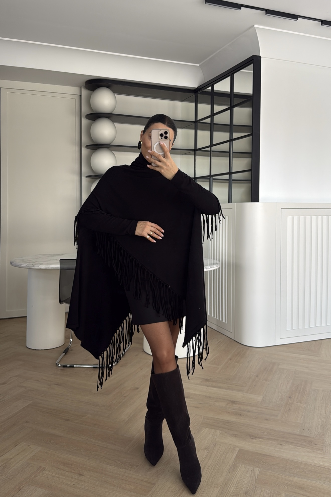 PÜSKÜLLÜ TRİKO PANÇO SİYAH 