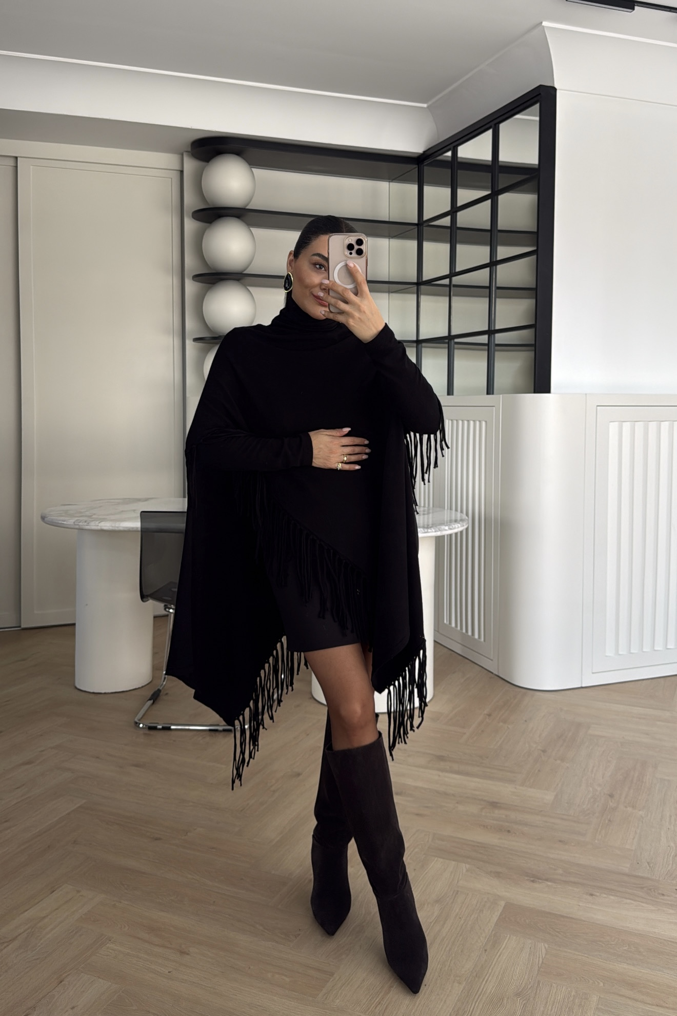 PÜSKÜLLÜ TRİKO PANÇO SİYAH 