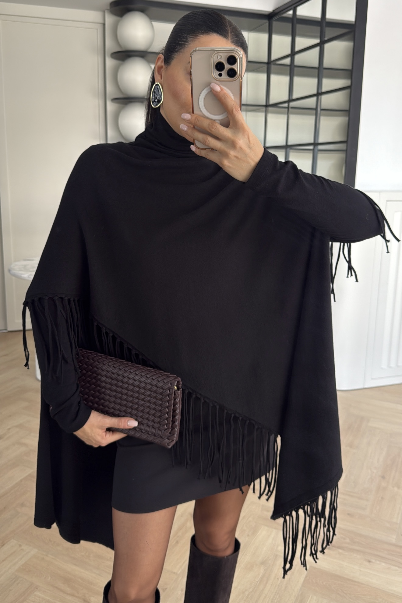 PÜSKÜLLÜ TRİKO PANÇO SİYAH 