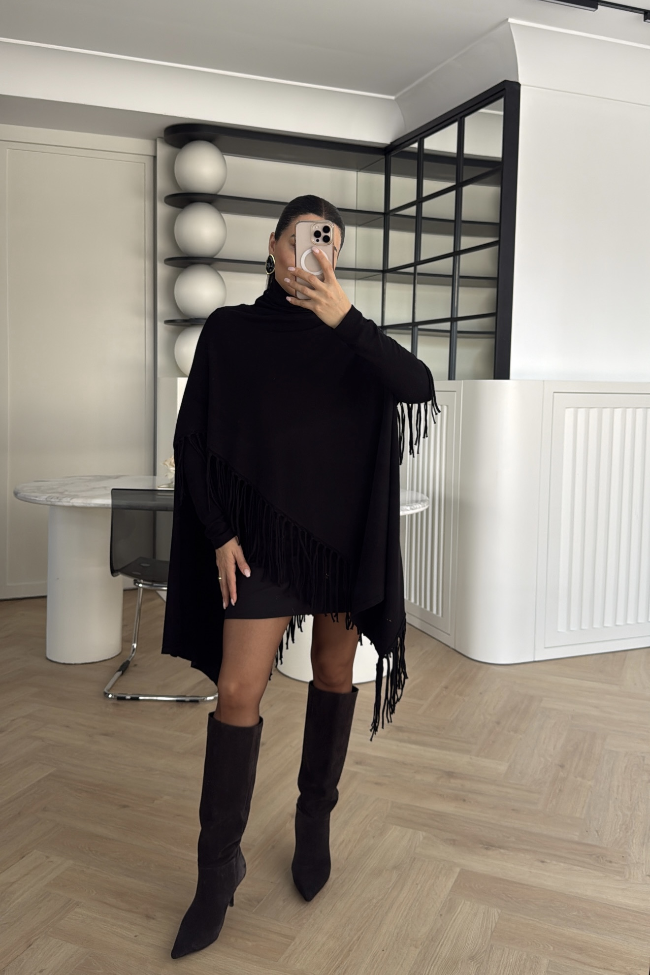 PÜSKÜLLÜ TRİKO PANÇO SİYAH 