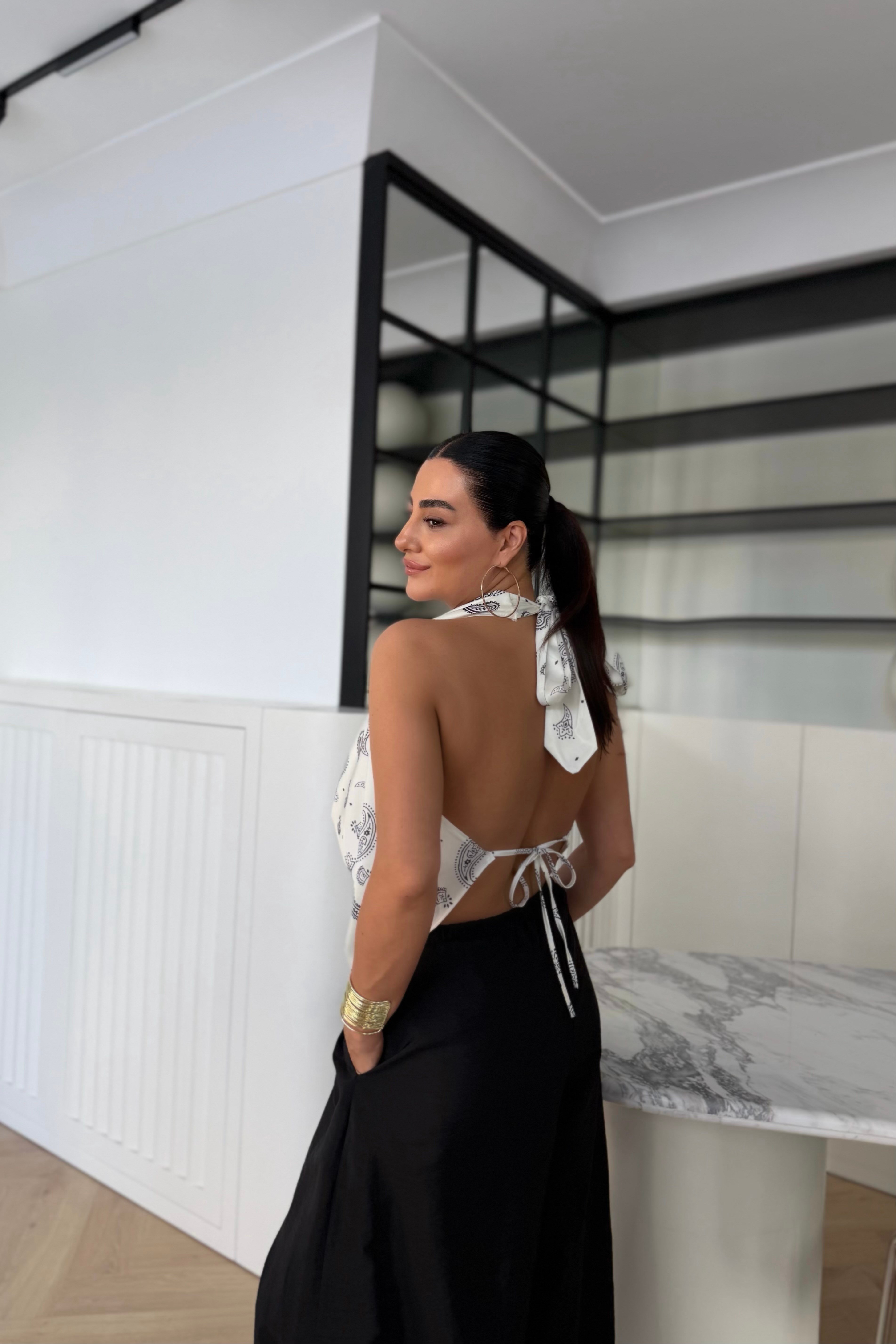 ŞAL DESEN SIRT DEKOLTELİ MARKA MODEL SATEN BLUZ 
