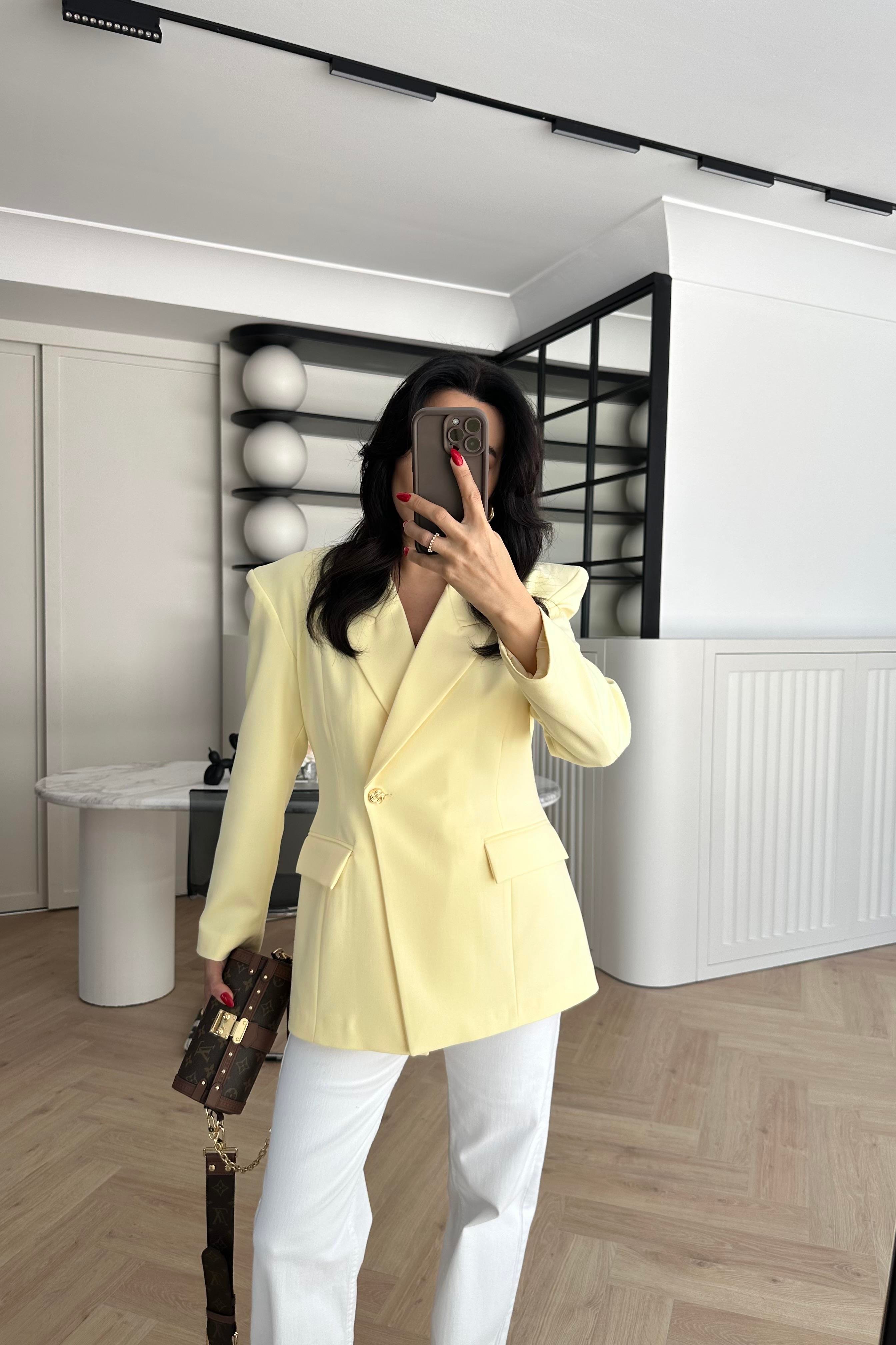 Sarı Vatkalı Tek Düğmeli Blazer Ceket