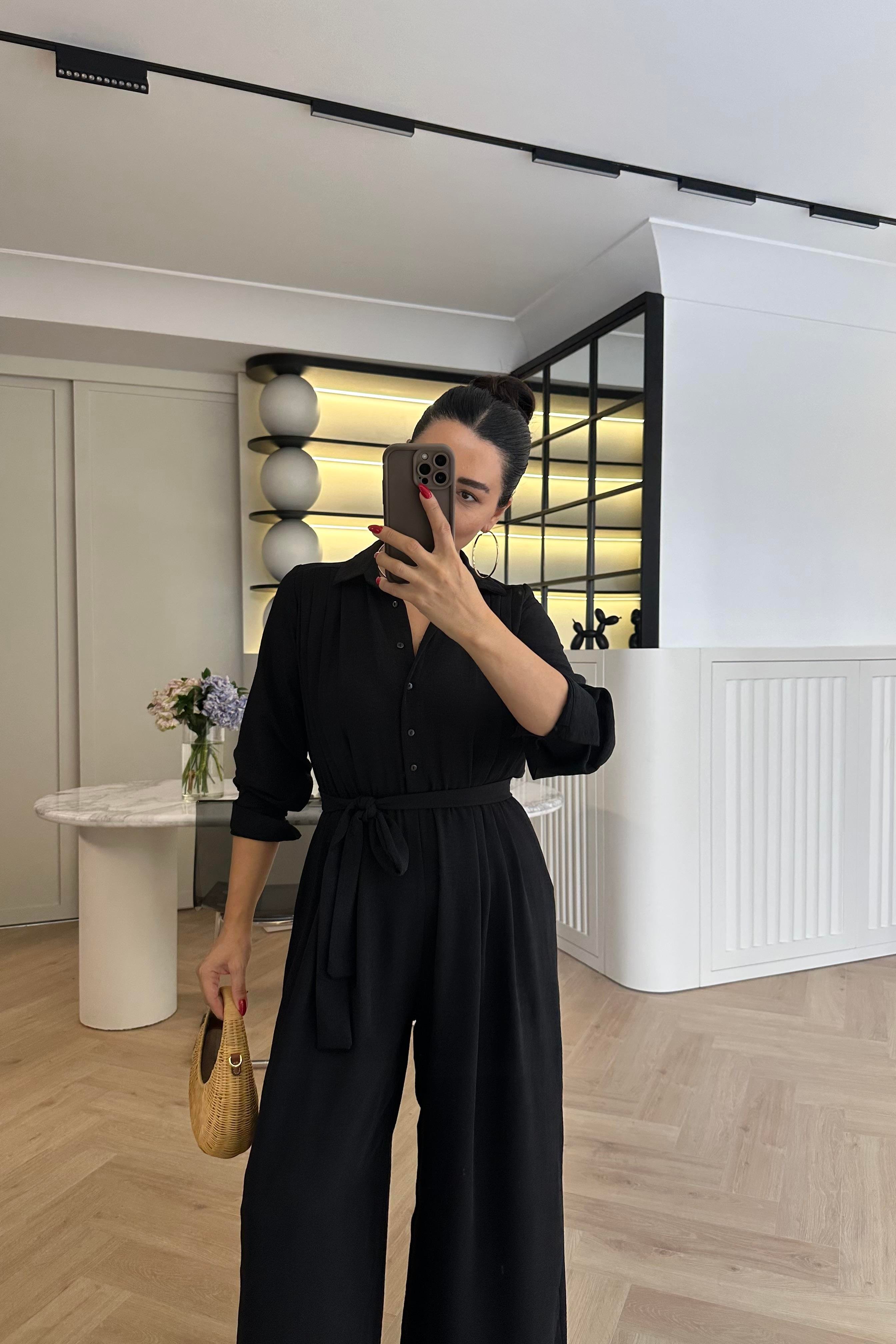 Siyah Beli Lastikli Kuşak Detaylı Krep Kumaş Tulum 