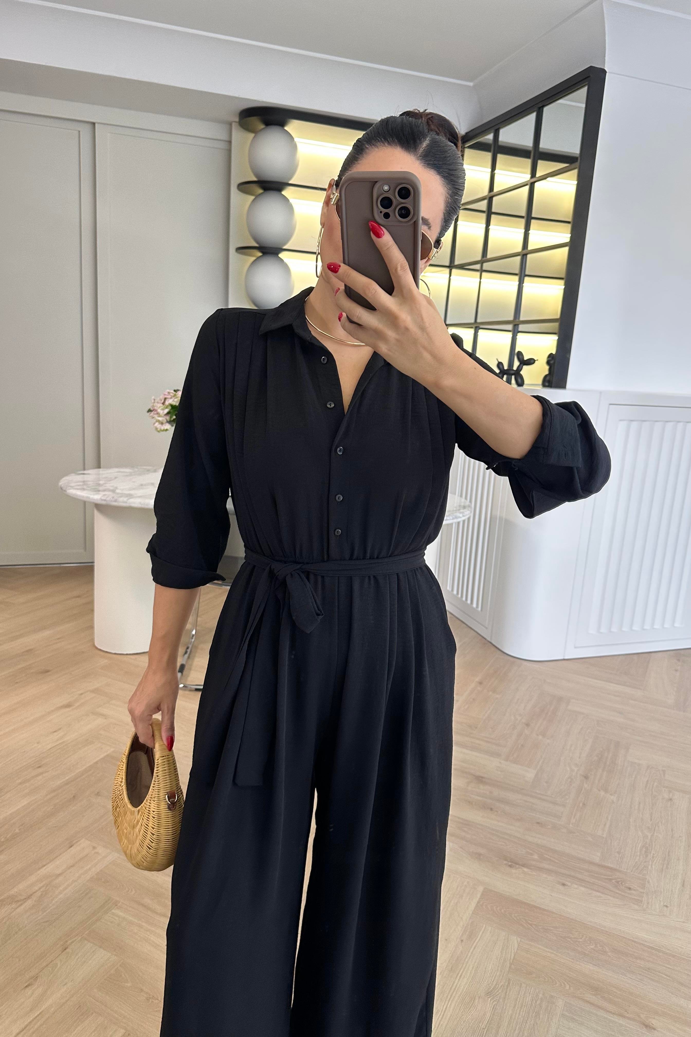 Siyah Beli Lastikli Kuşak Detaylı Krep Kumaş Tulum 