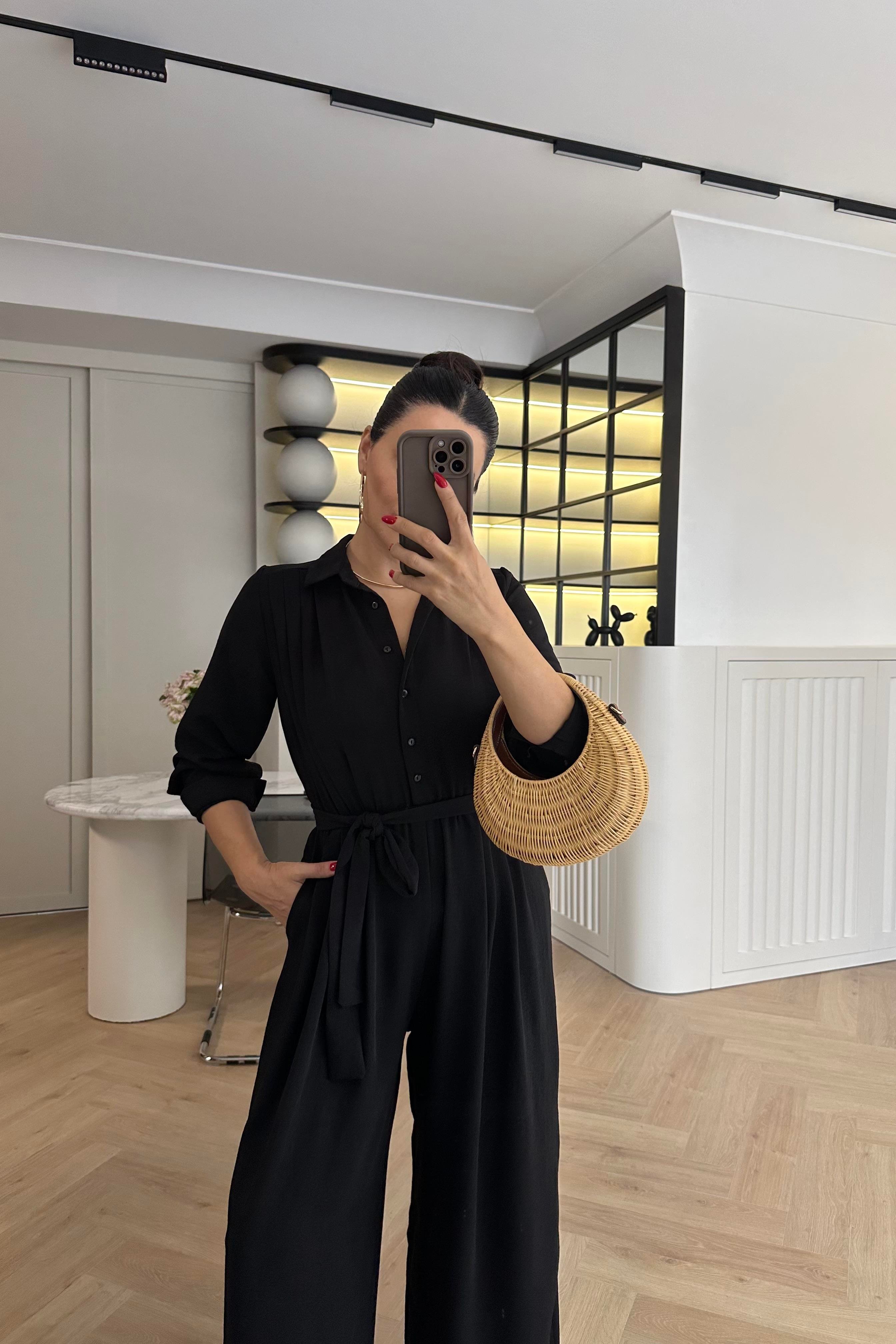 Siyah Beli Lastikli Kuşak Detaylı Krep Kumaş Tulum 