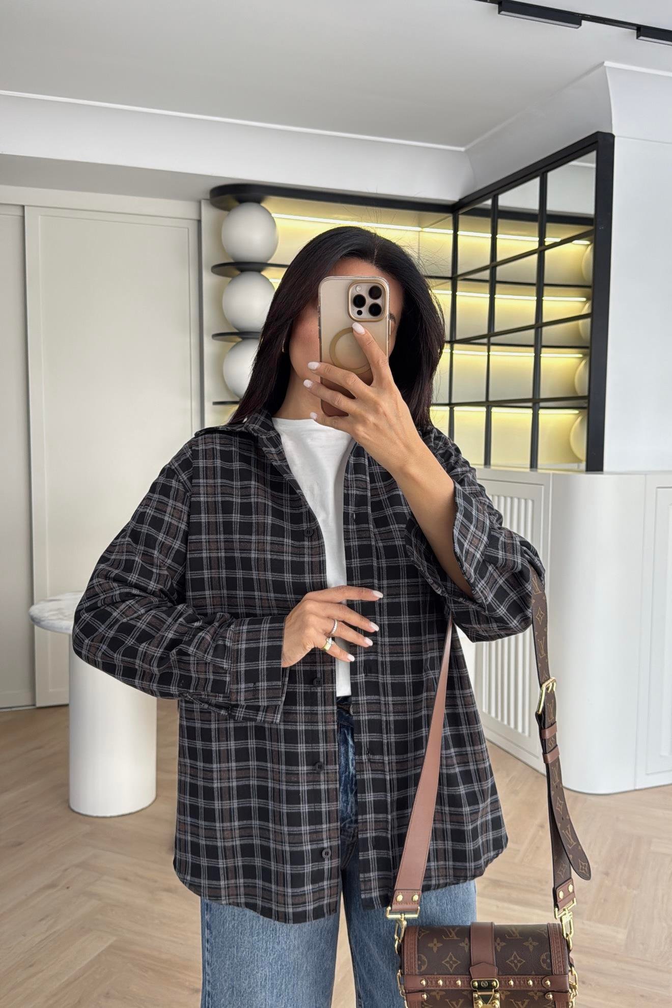 SİYAH EKOSE DÜĞMELİ GÖMLEK