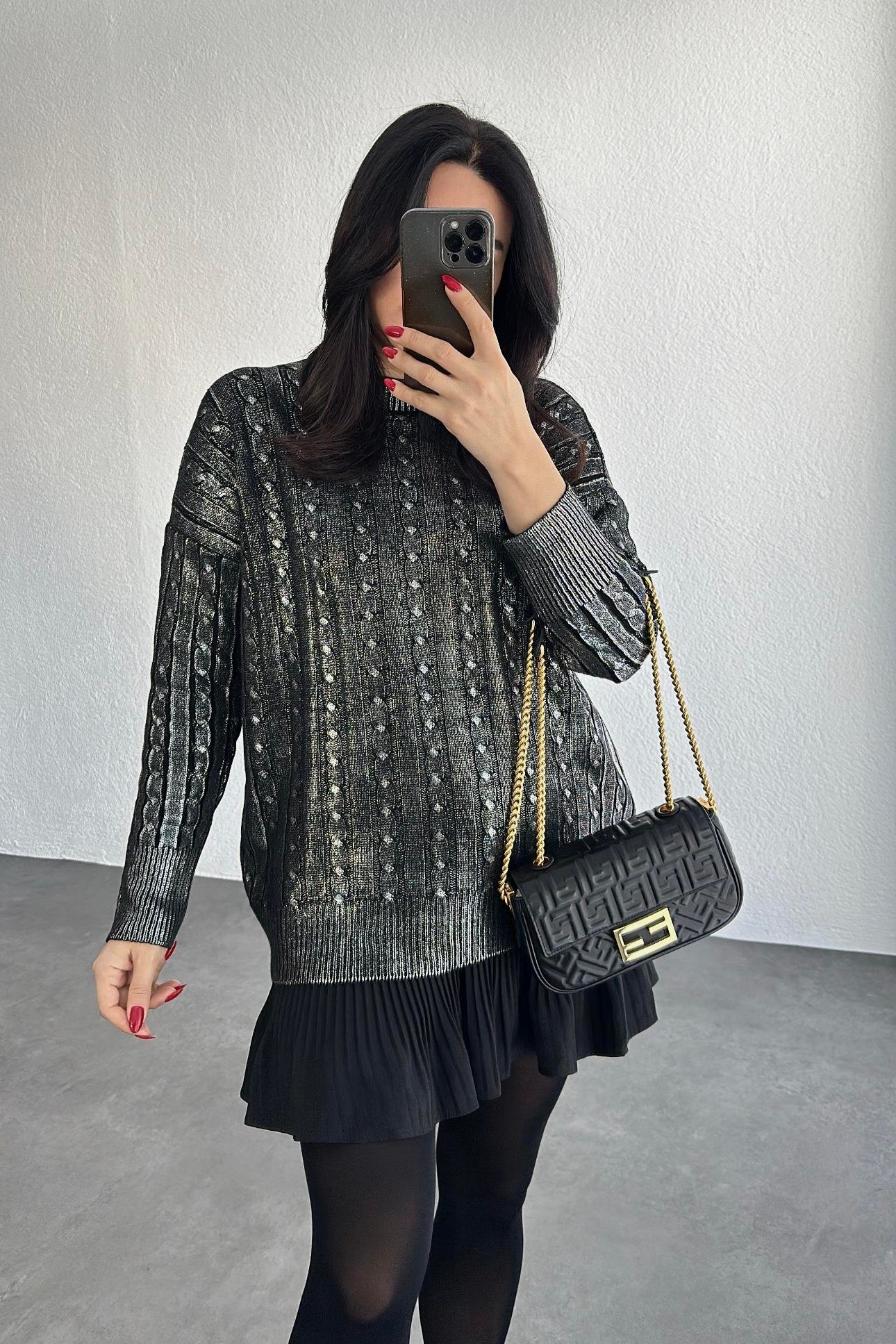 Siyah Gümüş Varak Detaylı Kazak