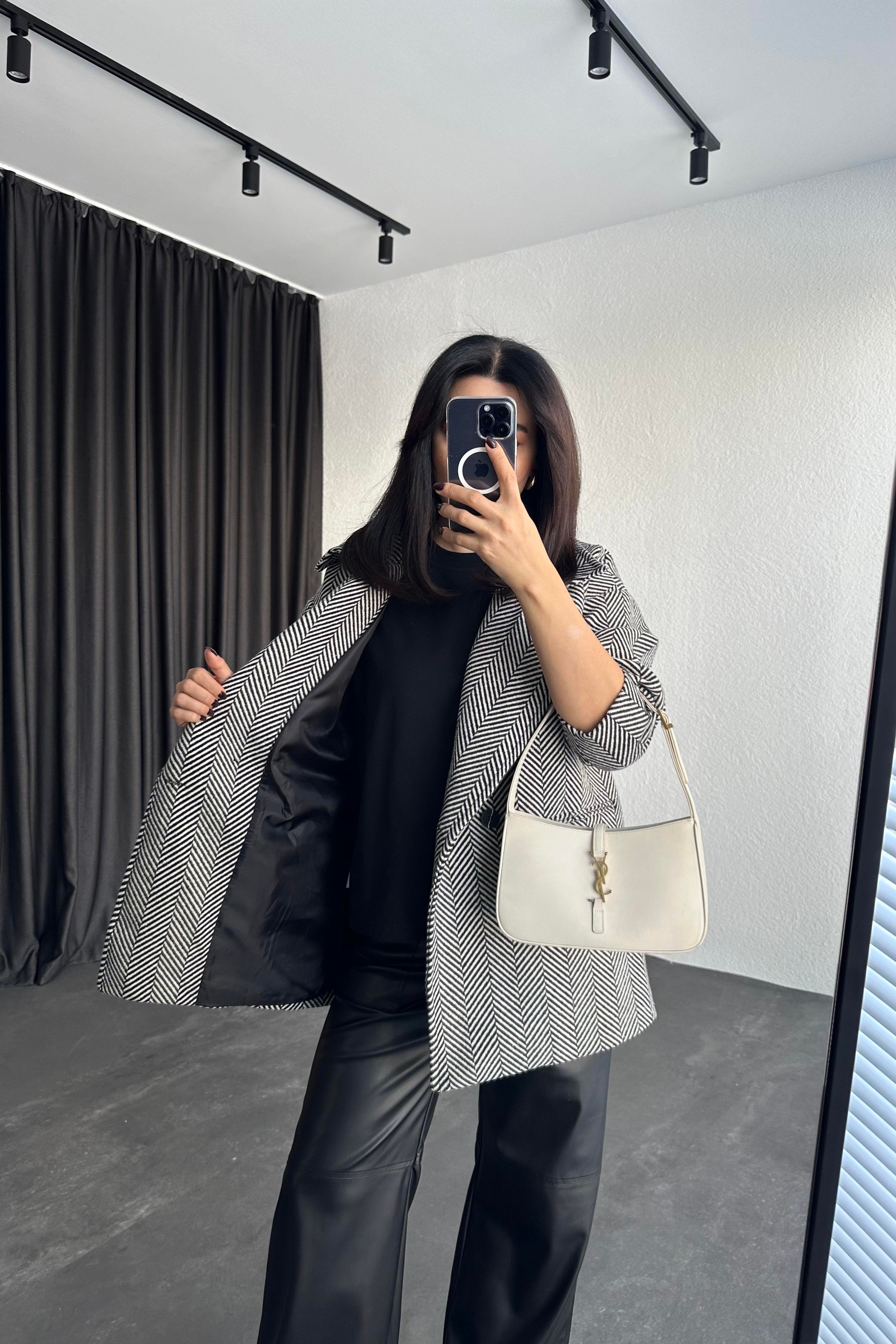 Siyah Kazayağı Desen Kaşe Kaban 