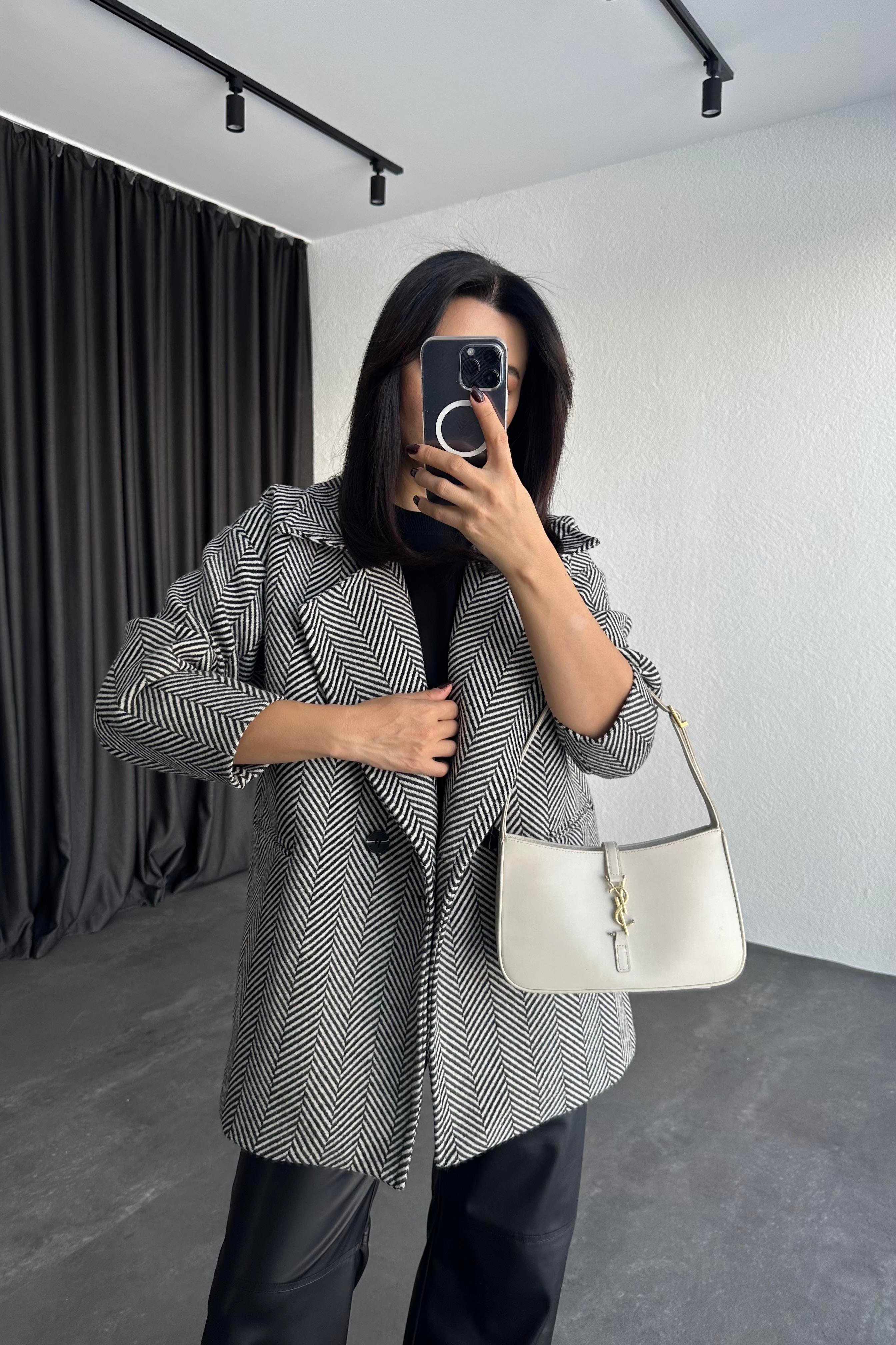 Siyah Kazayağı Desen Kaşe Kaban 