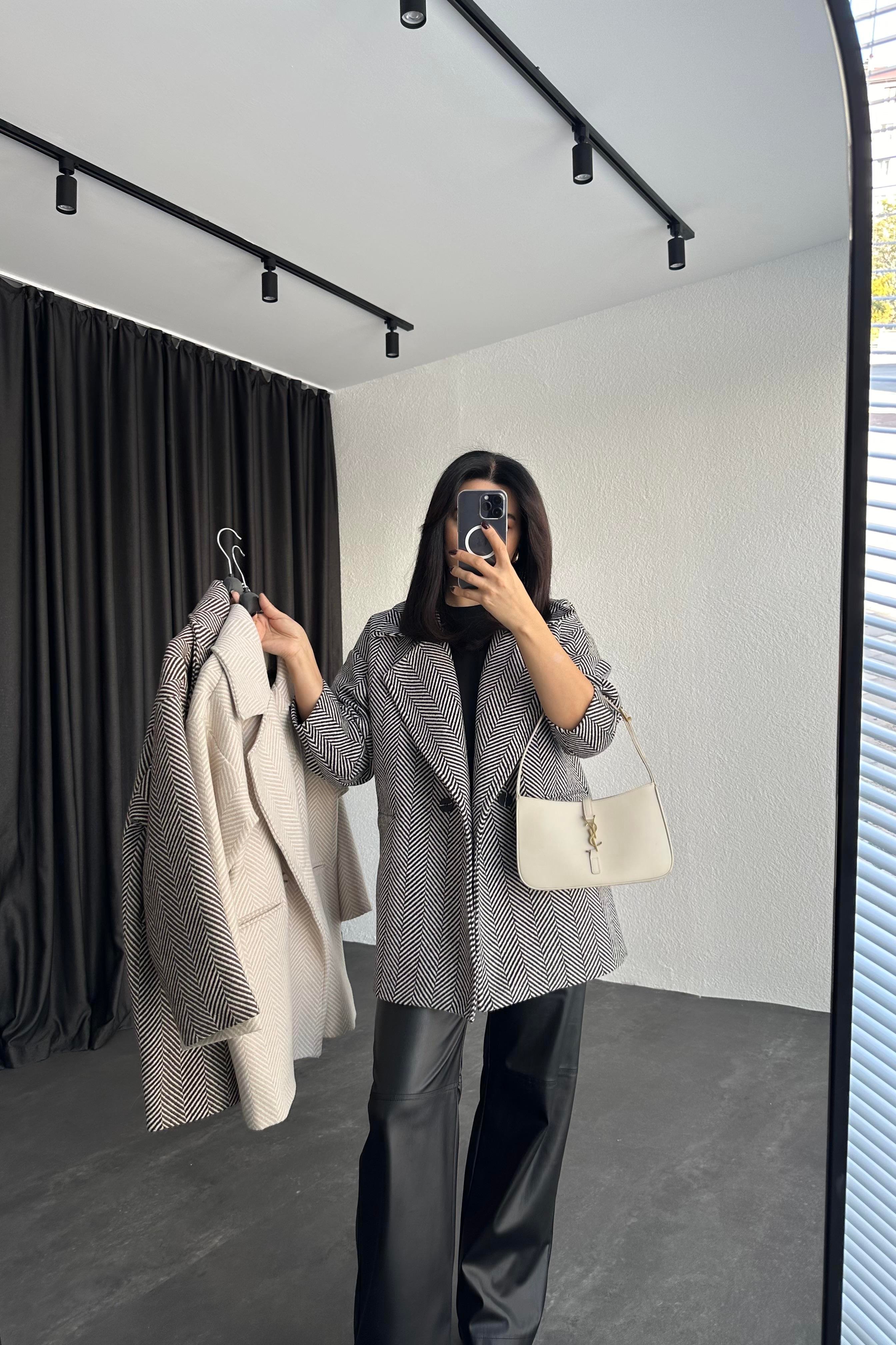 Siyah Kazayağı Desen Kaşe Kaban 