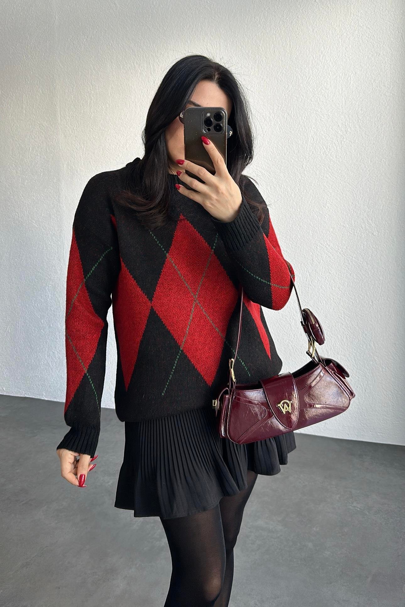 Siyah Kırmızı Baklava Desenli Triko Kazak