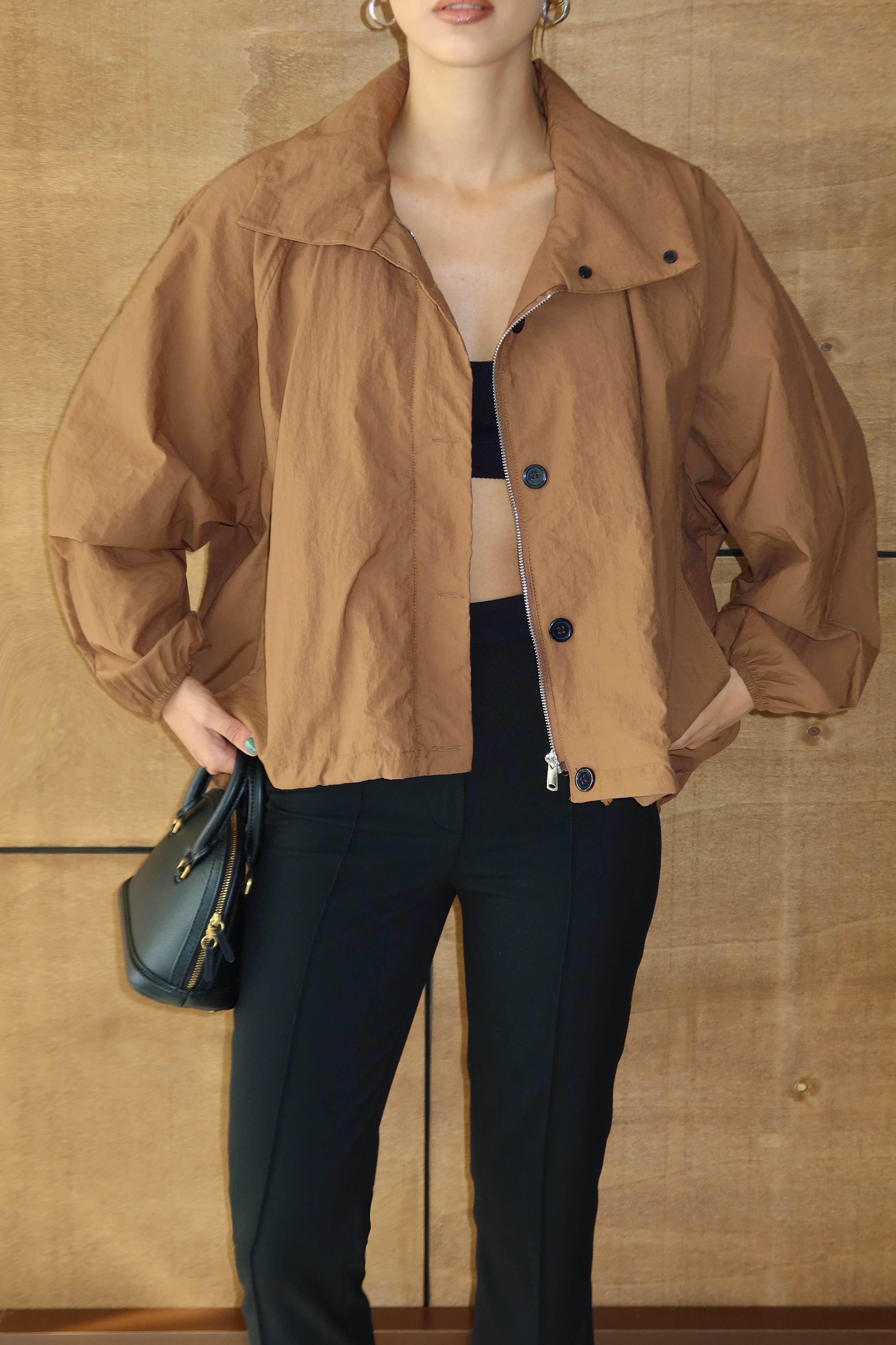 SİYAH ÖNDEN DİKİŞLİ CAPRİ PANTOLON