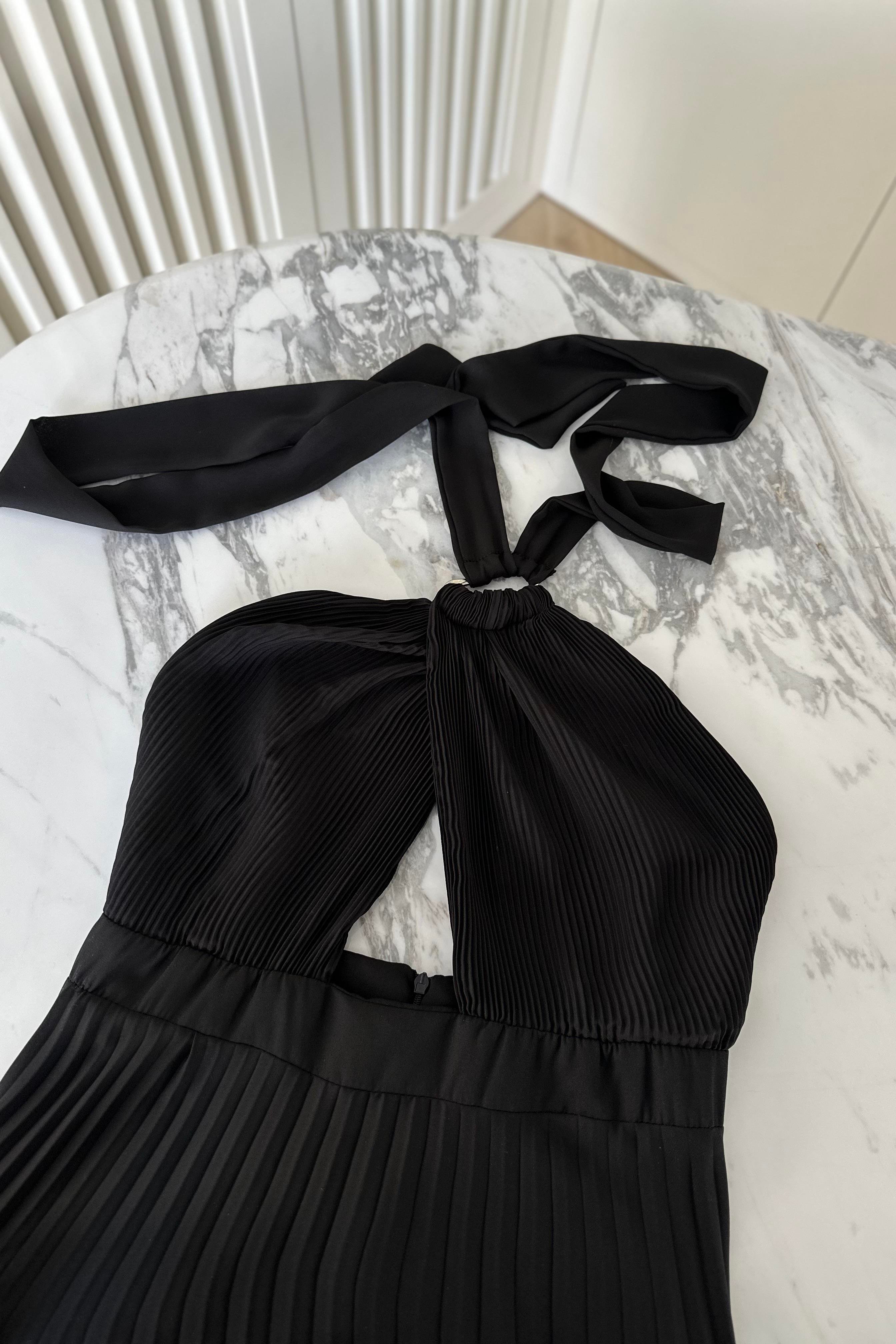 Siyah Piliseli Maxi Elbise 