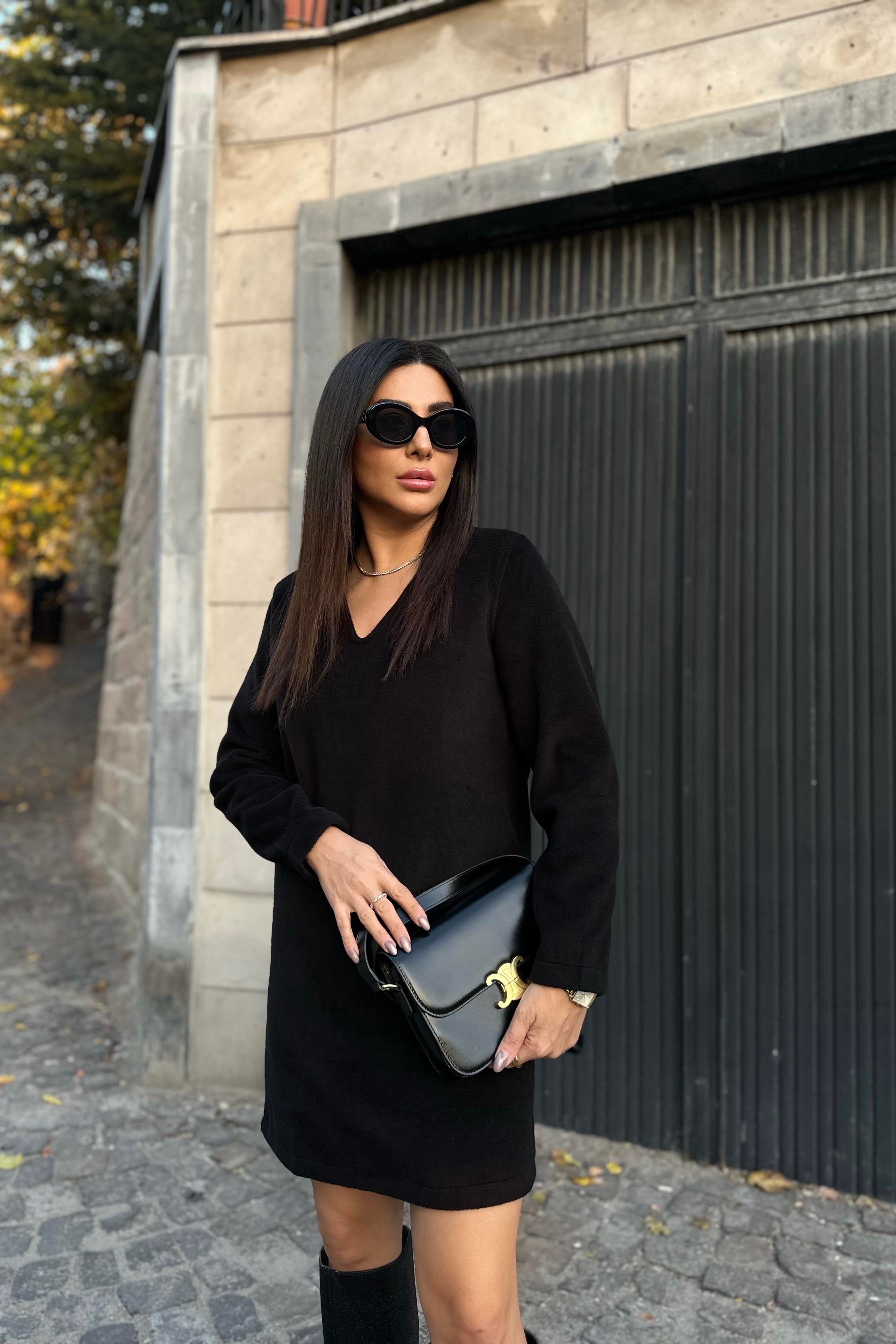 Siyah Renk Kaşe Elbise