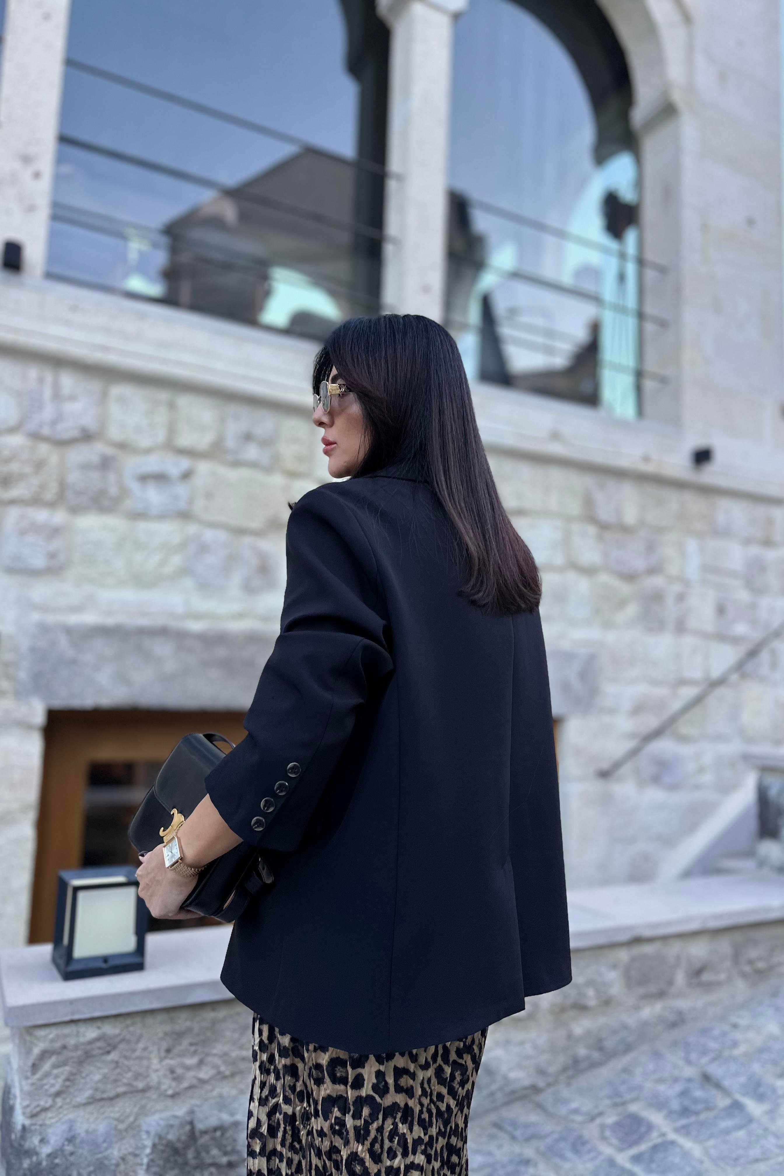 Siyah Renk Oversize Düğmeli Blazer Ceket