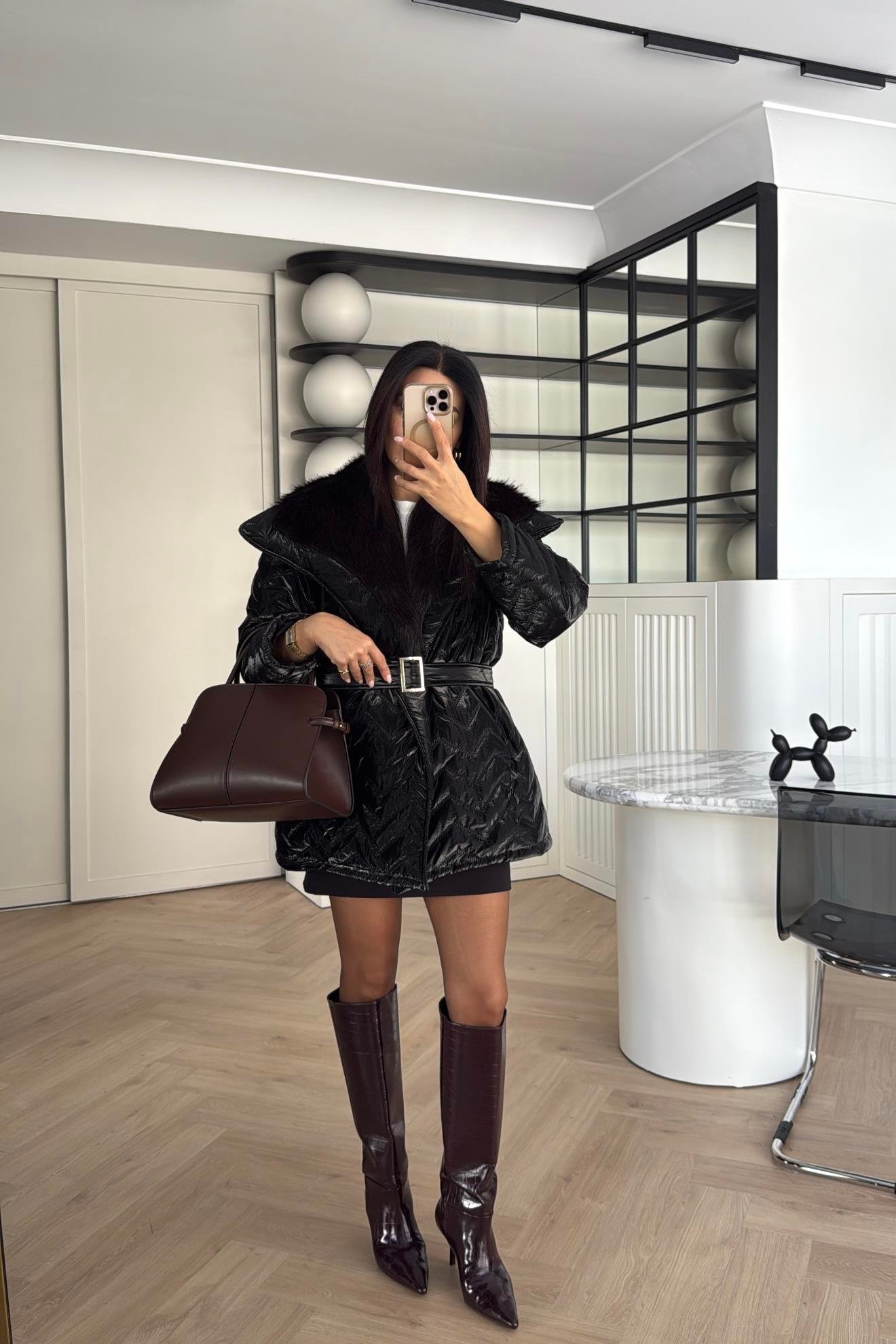 SİYAH RENK TASARIM KÜRKLÜ ELYAF DOLGULU MONT 