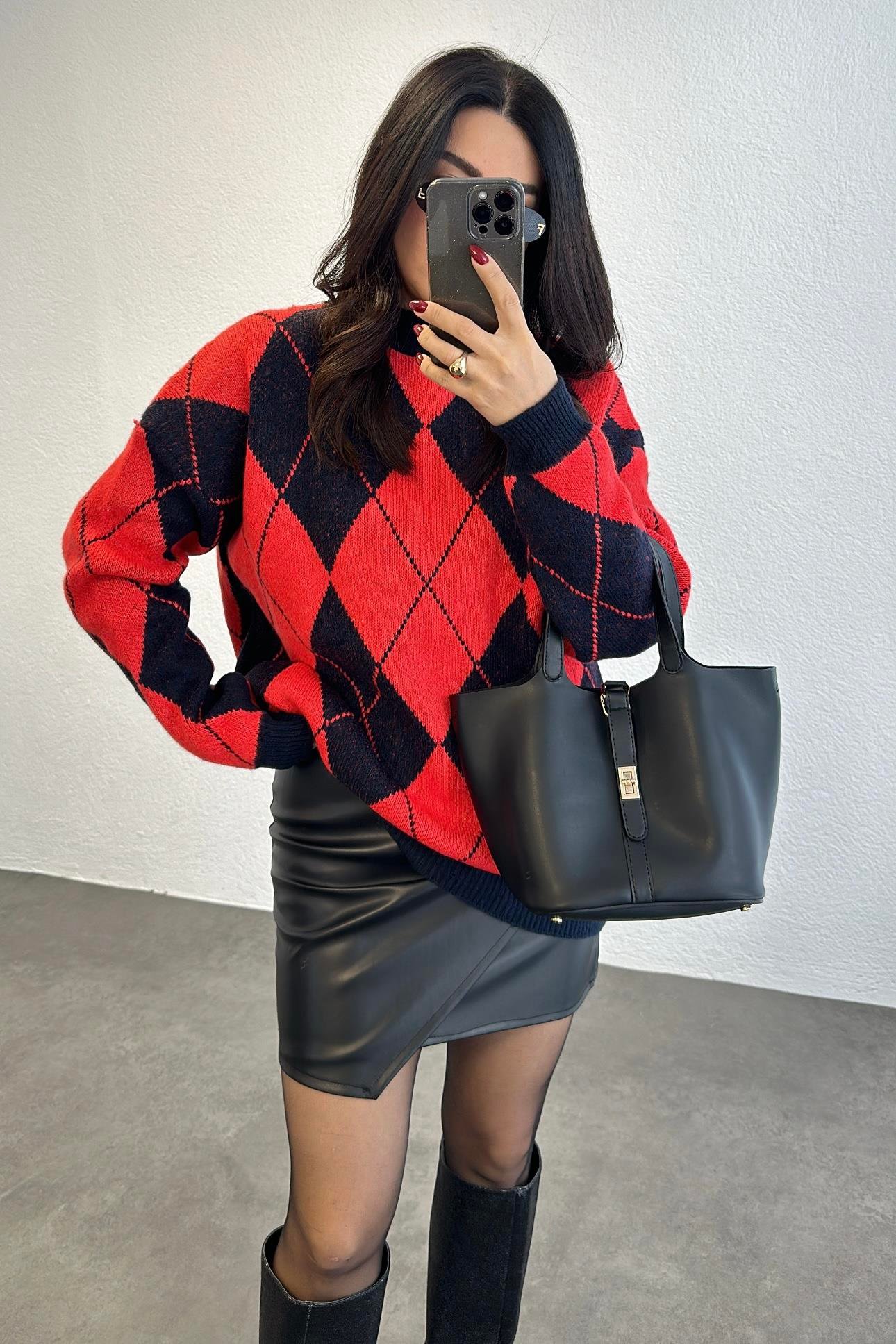 Siyah Renk Uzun Kulplu İç Kısmı Makyaj Çanta Detaylı Çanta