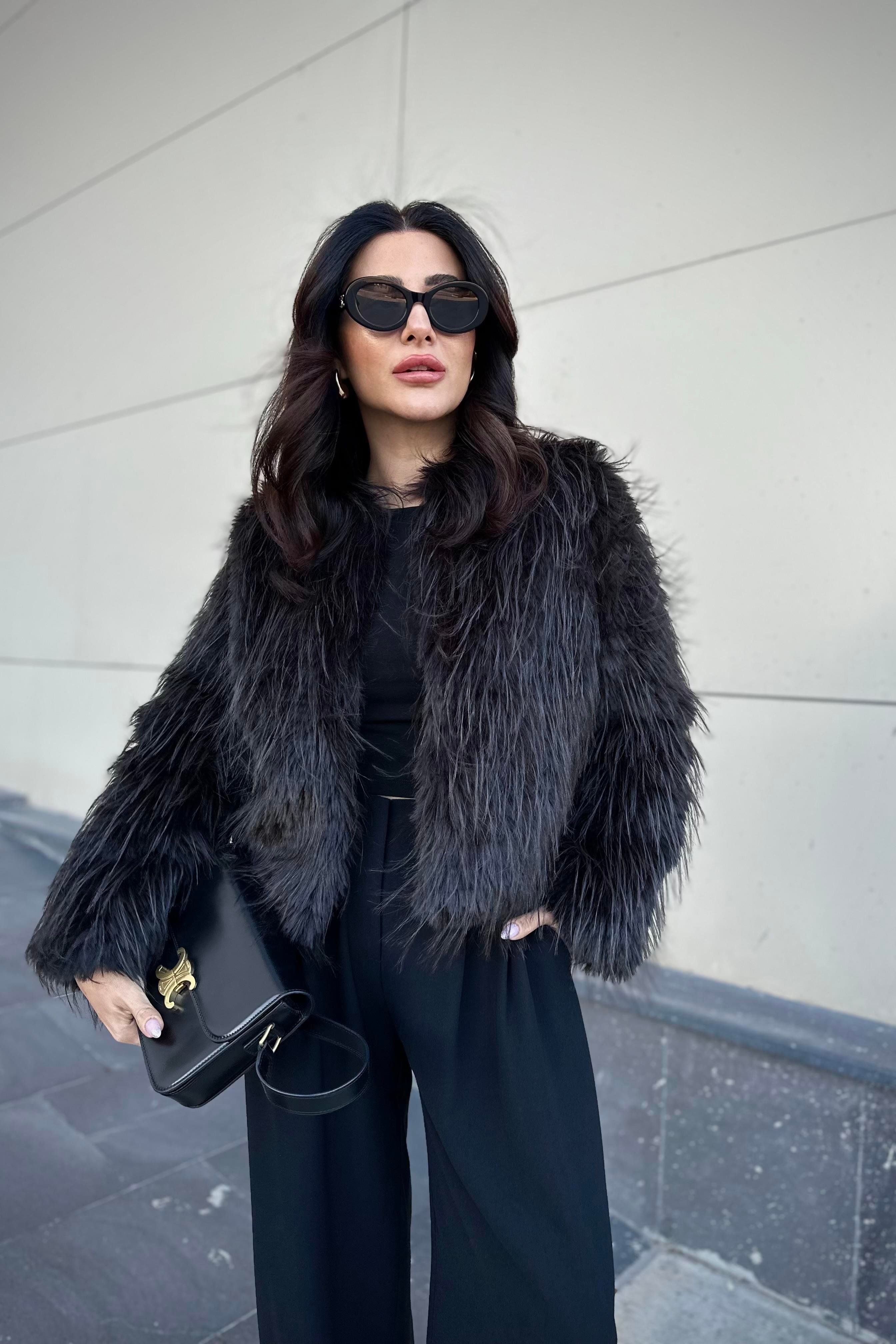 Siyah Renk Uzun Tüylü Kürk 