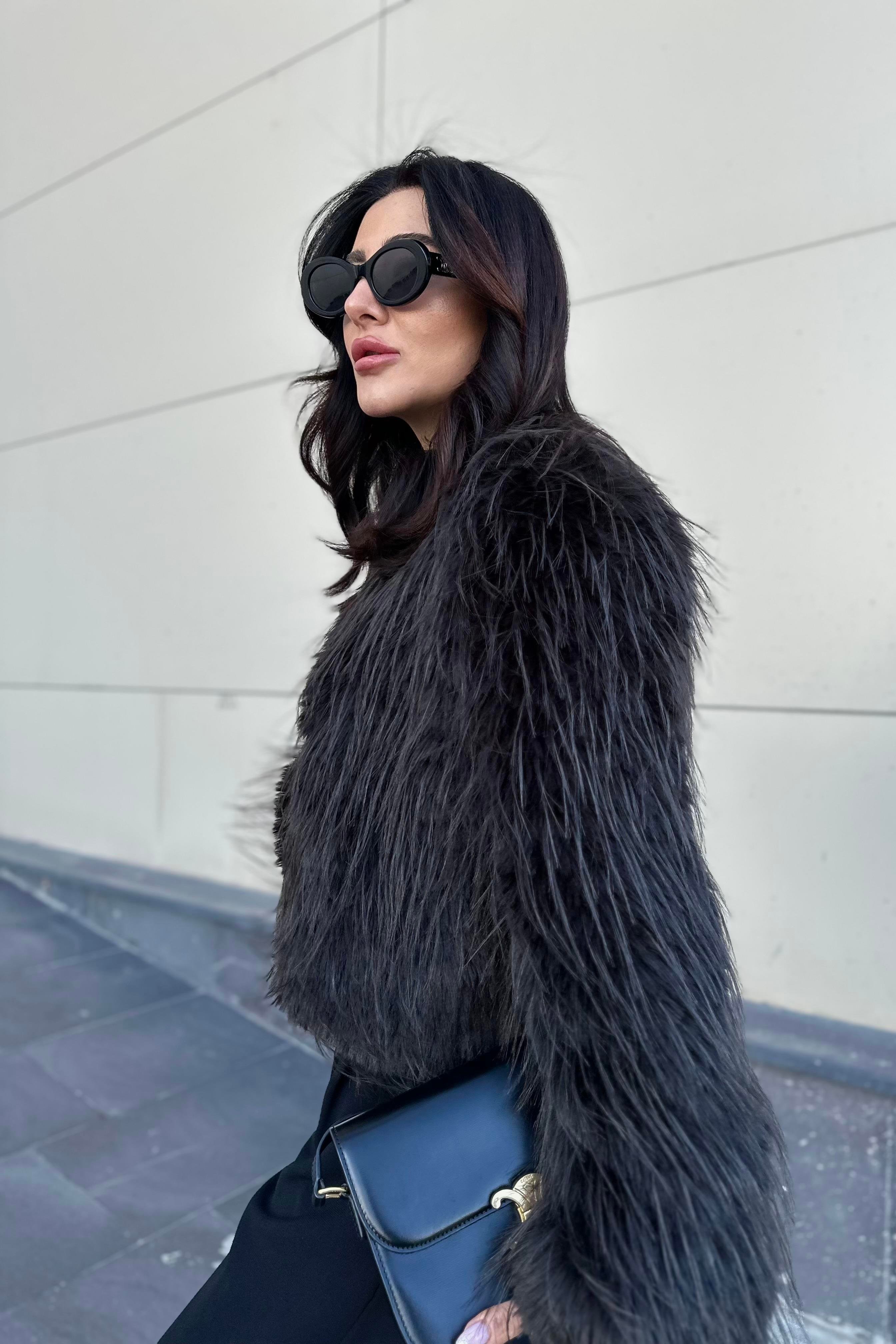 Siyah Renk Uzun Tüylü Kürk 