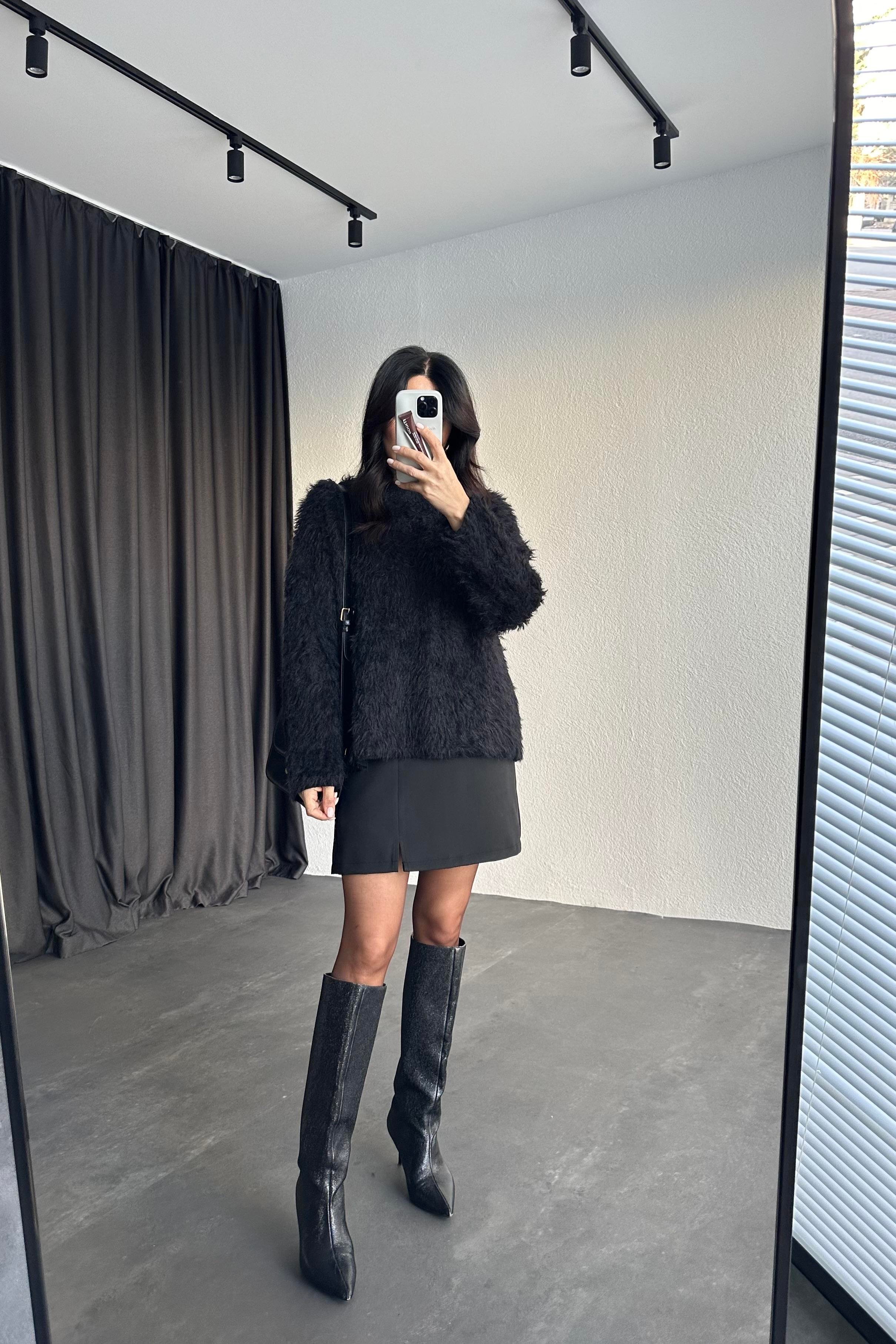 Siyah Renk Yumuşak Peluş Kazak