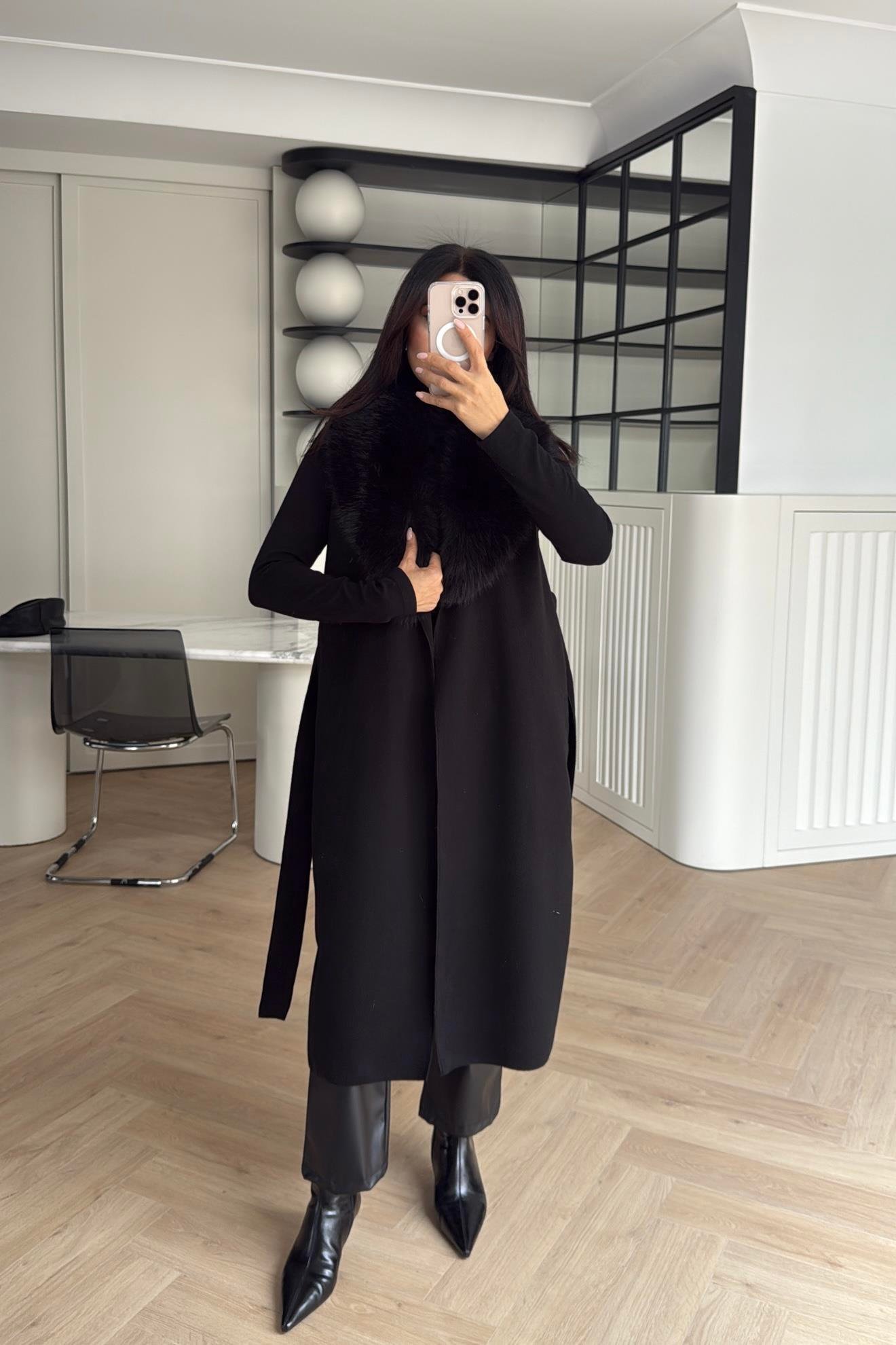 SİYAH YAKASI KÜRKLÜ KUŞAKLI YELEK 