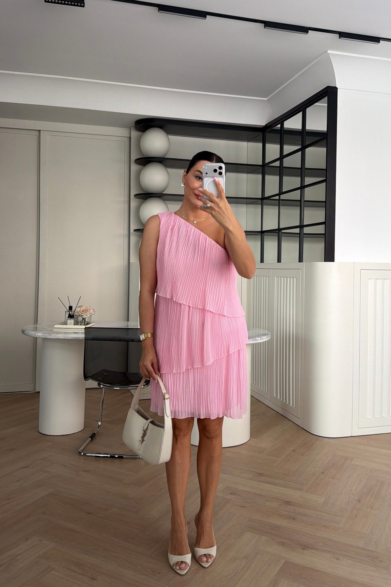 TEK KOL İNCE PİLİSELİ ASTARLI ŞİFON  ELBİSE PEMBE 