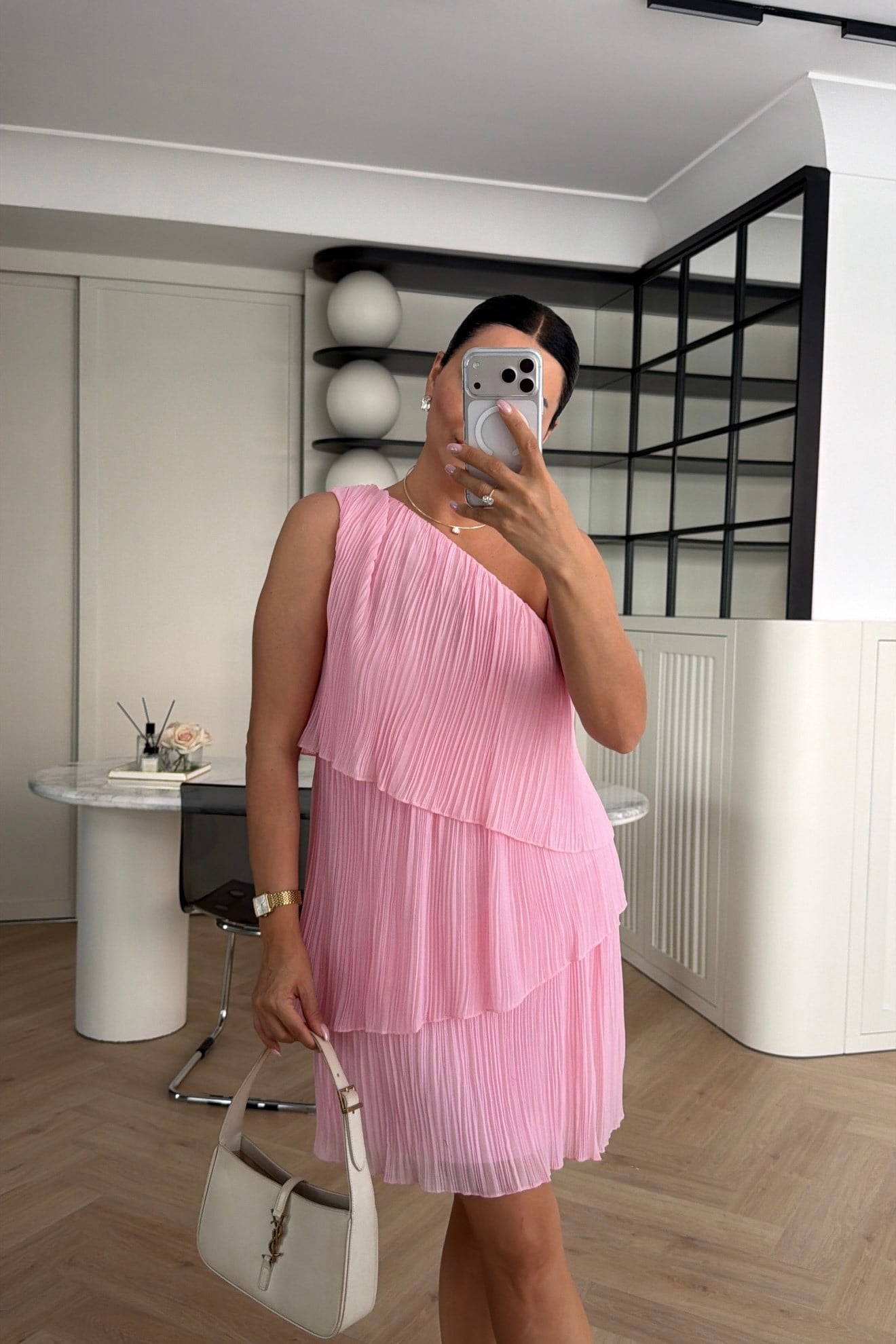 TEK KOL İNCE PİLİSELİ ASTARLI ŞİFON  ELBİSE PEMBE 