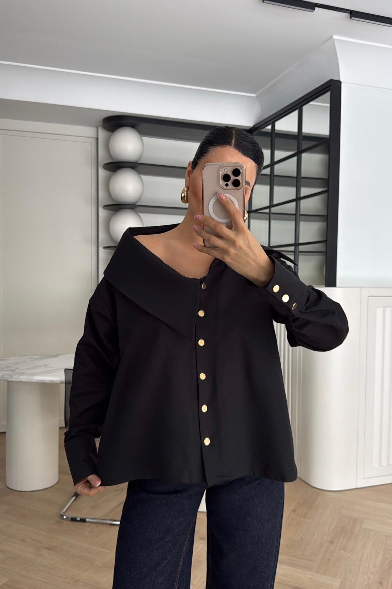 TROKLU OMUZ DEKOLTELİ TASARIM GÖMLEK SİYAH 