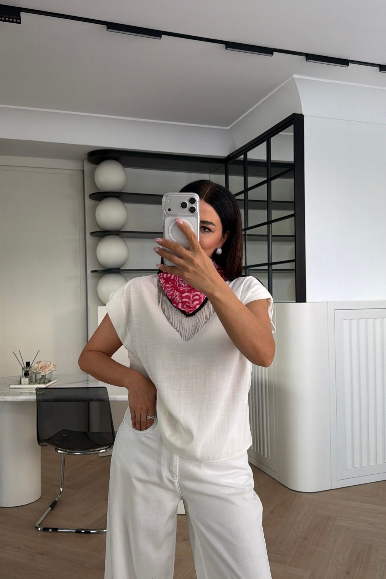 VATKALI PEMBE ŞAL DETAYLI BLUZ BEYAZ 