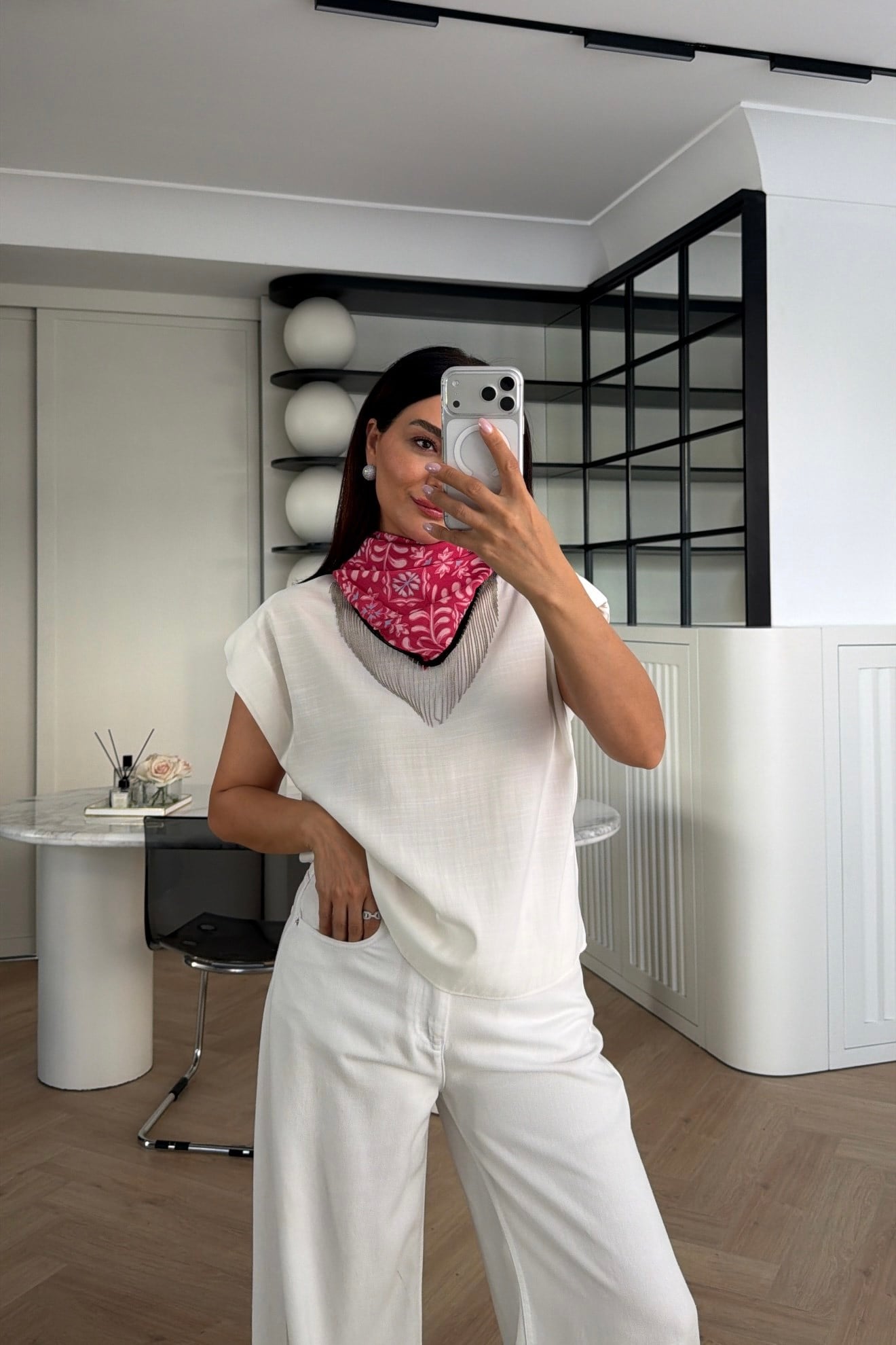 VATKALI PEMBE ŞAL DETAYLI BLUZ BEYAZ 