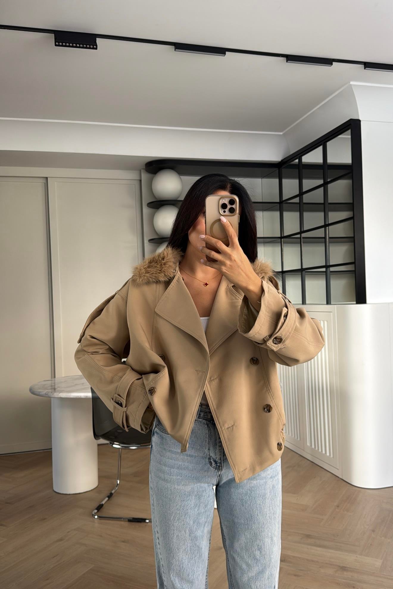 VİZON YAKASI KÜRKLÜ KISA TRENÇKOT