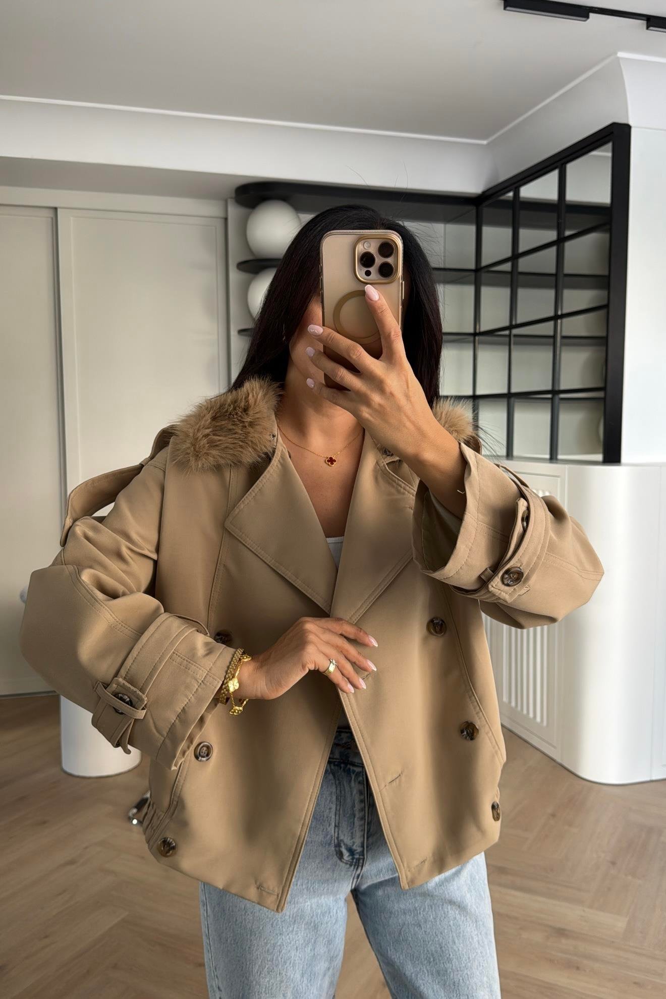 VİZON YAKASI KÜRKLÜ KISA TRENÇKOT