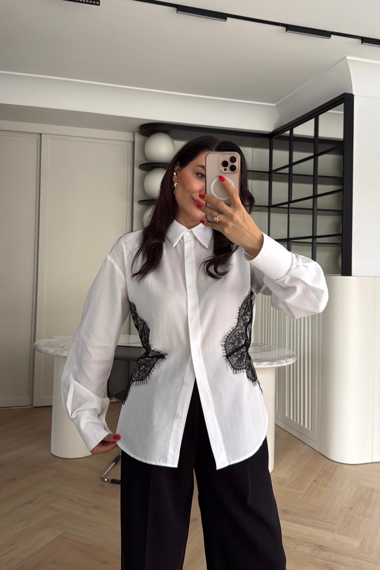 YAN PANEL DANTEL İŞLEMELİ POPLİN GÖMLEK BEYAZ