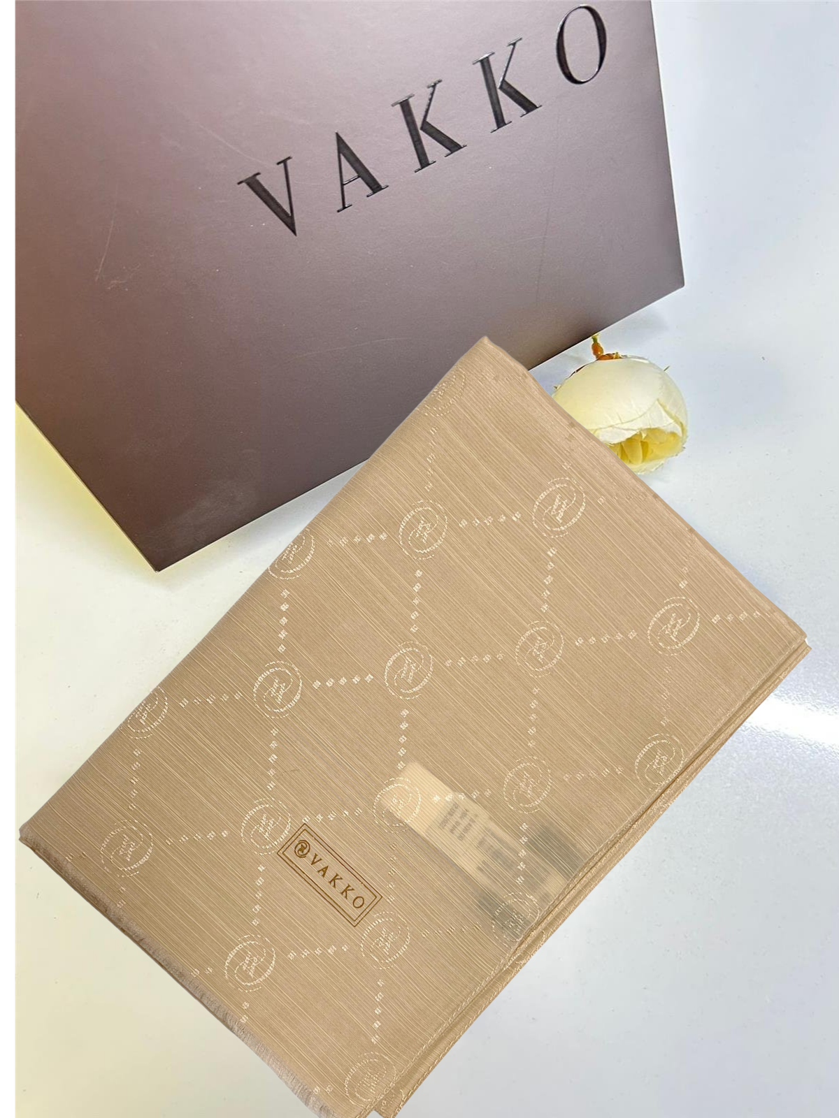 Vakko Pamuk İpek Şal Monogram Fondöten