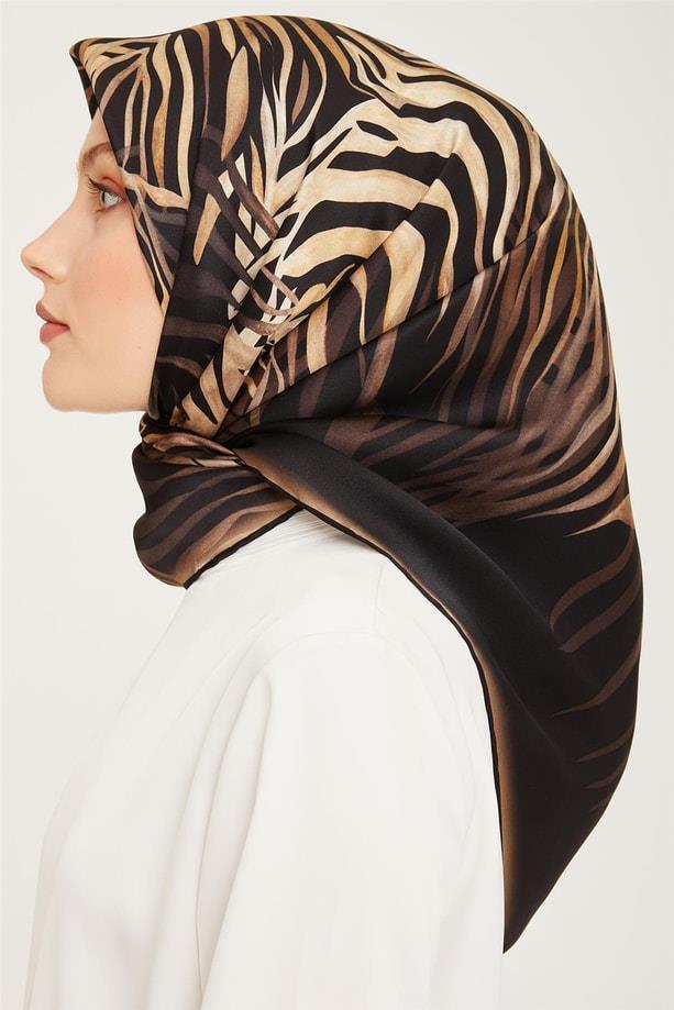 Armine Sura İpek Eşarp 23Ka9038 01