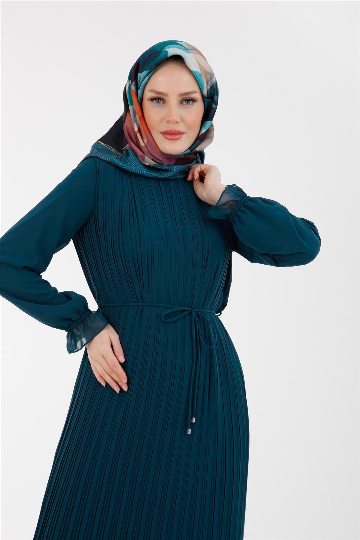 Armine 23YT910 Şifon Pilise Elbise Zümrüt
