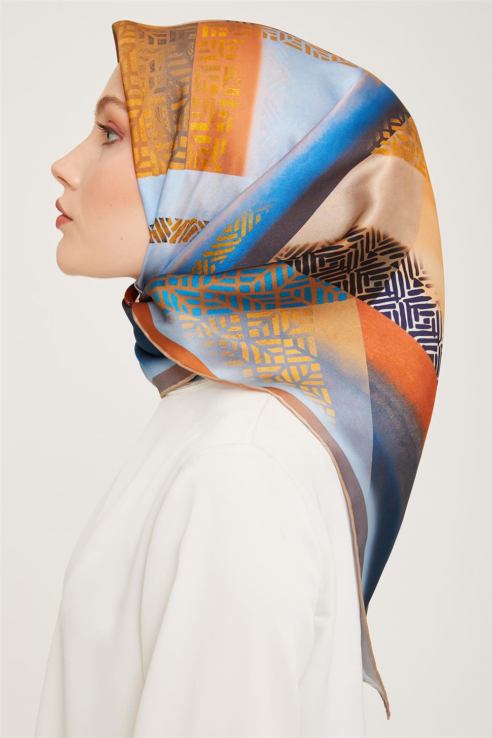 Armine Sura İpek Eşarp 23Ka9044 05