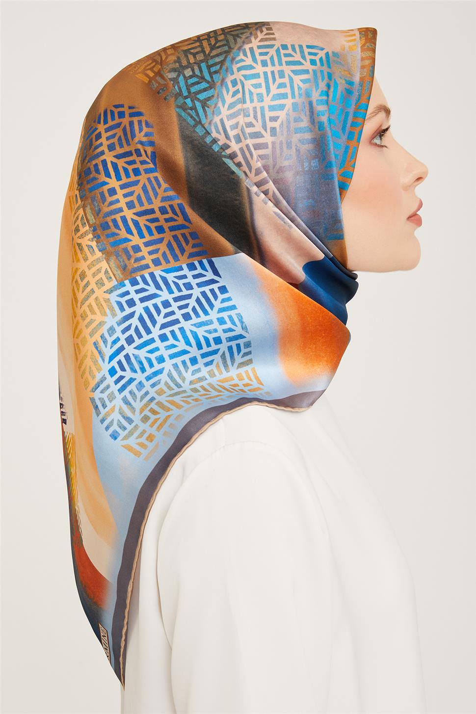 Armine Sura İpek Eşarp 23Ka9044 05