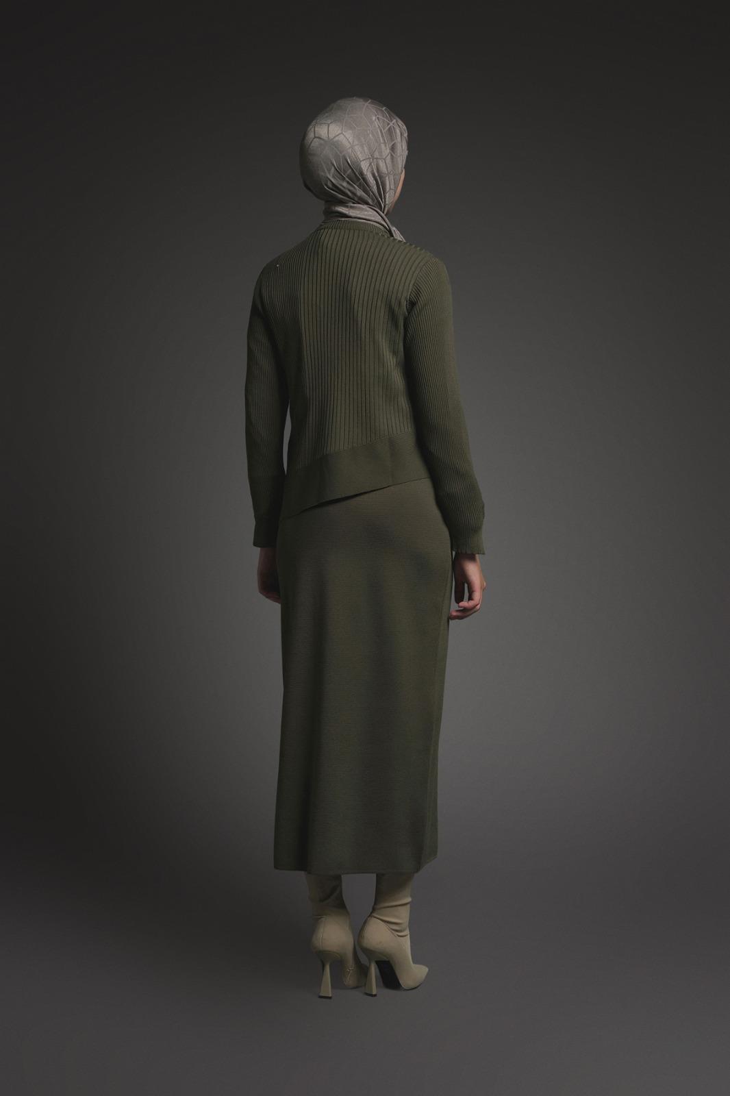 Armine TREND Asimetrik Kesim Çizgi Detaylı Etekli Takım Haki 25YTD6119