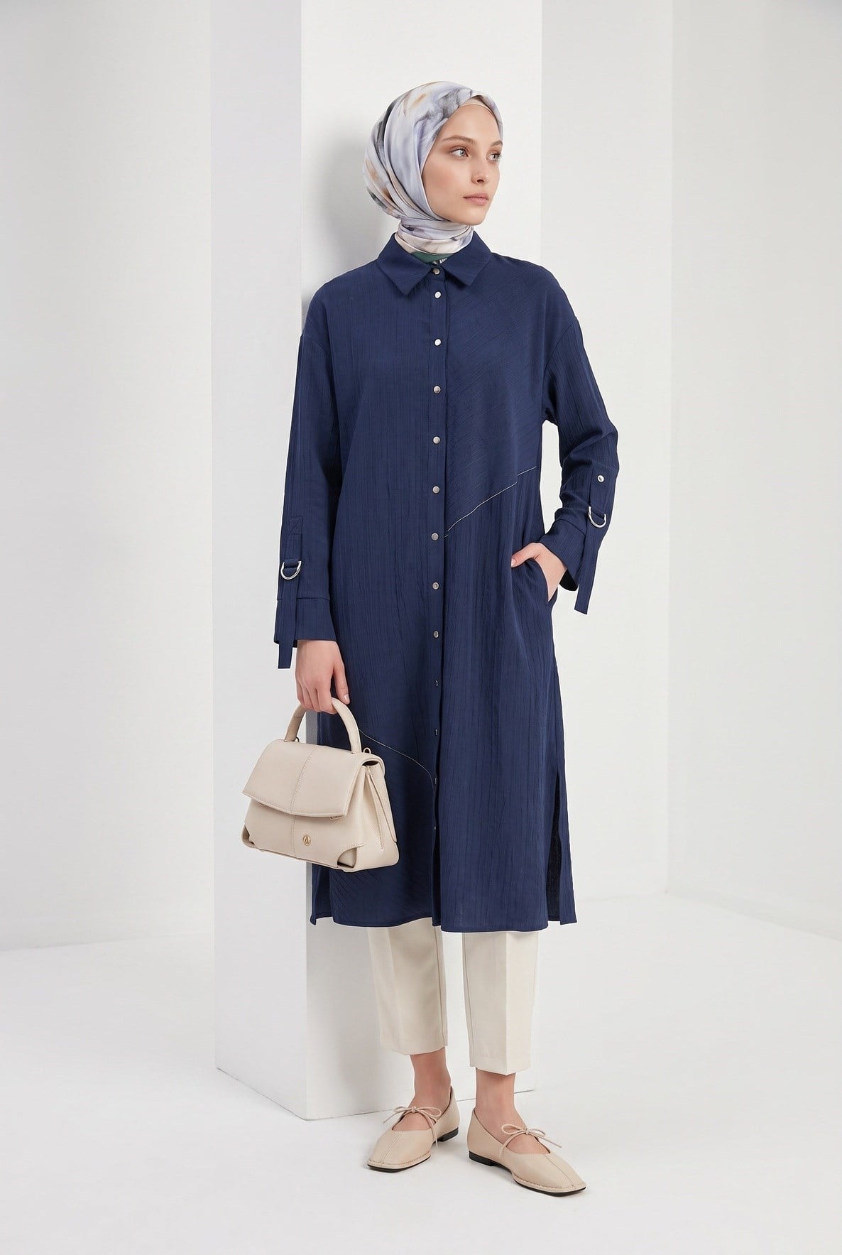 Armine TREND Doğal Kumaş Asimetrik Dikiş Detaylı Gömlek Yaka Tunik Lacivert 26YT478