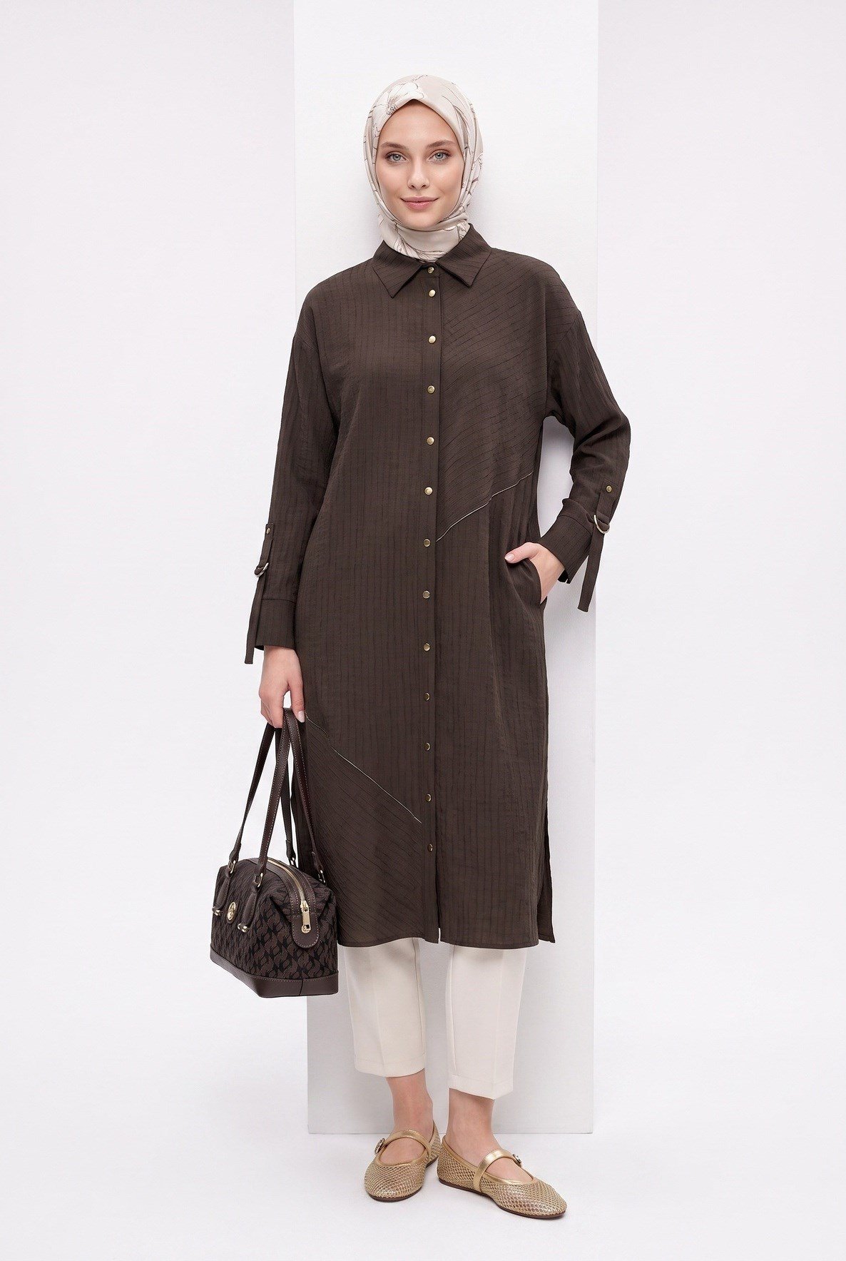 Armine TREND Doğal Kumaş Asimetrik Dikiş Detaylı Gömlek Yaka Tunik Kahverengi 26YT478