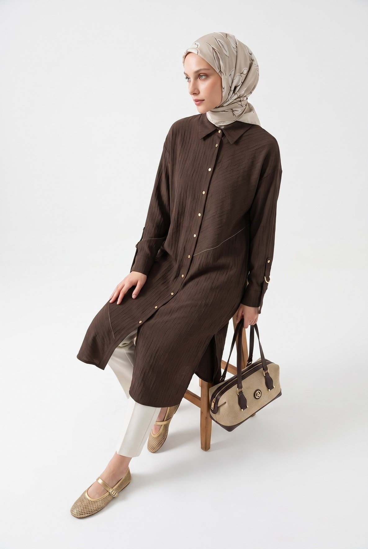 Armine TREND Doğal Kumaş Asimetrik Dikiş Detaylı Gömlek Yaka Tunik Kahverengi 26YT478