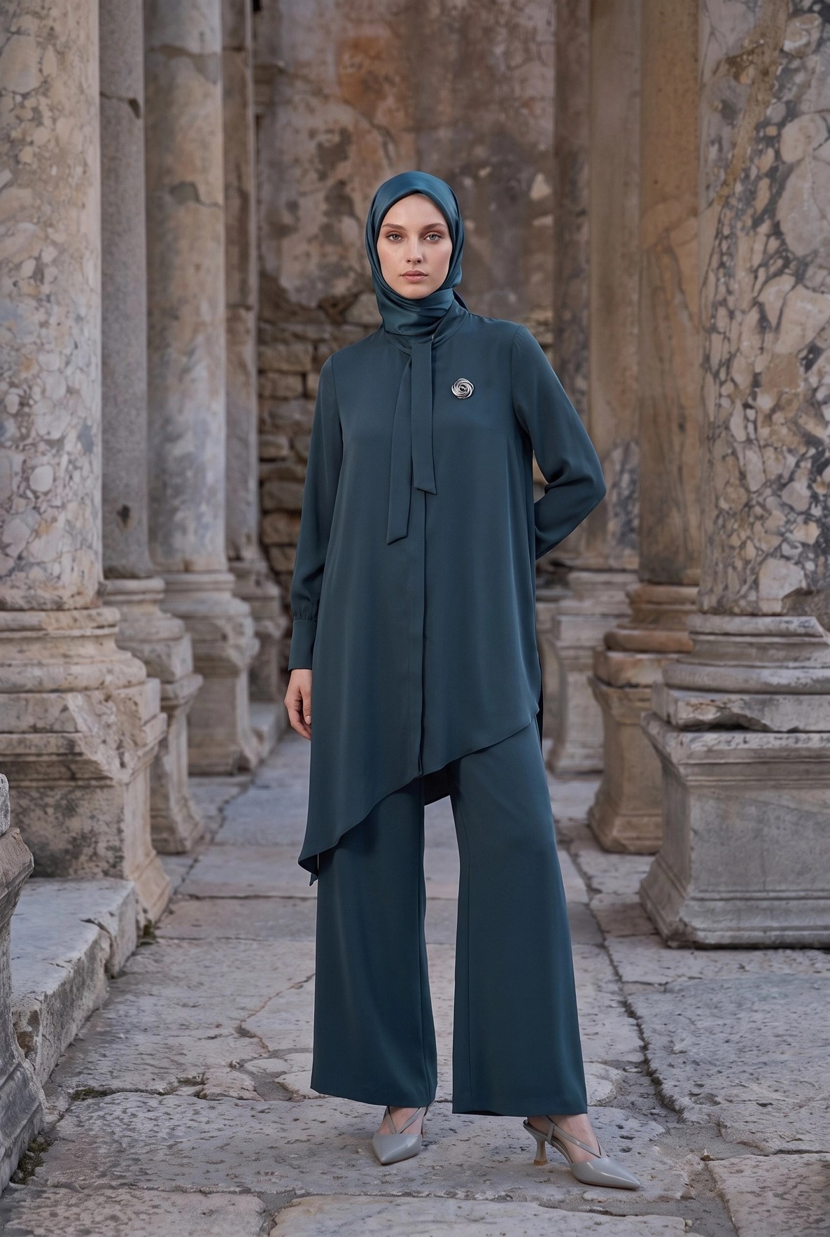 Armine TREND Fularlı Broşlu Asimetrik İkili Takım Zümrüt 26ka610