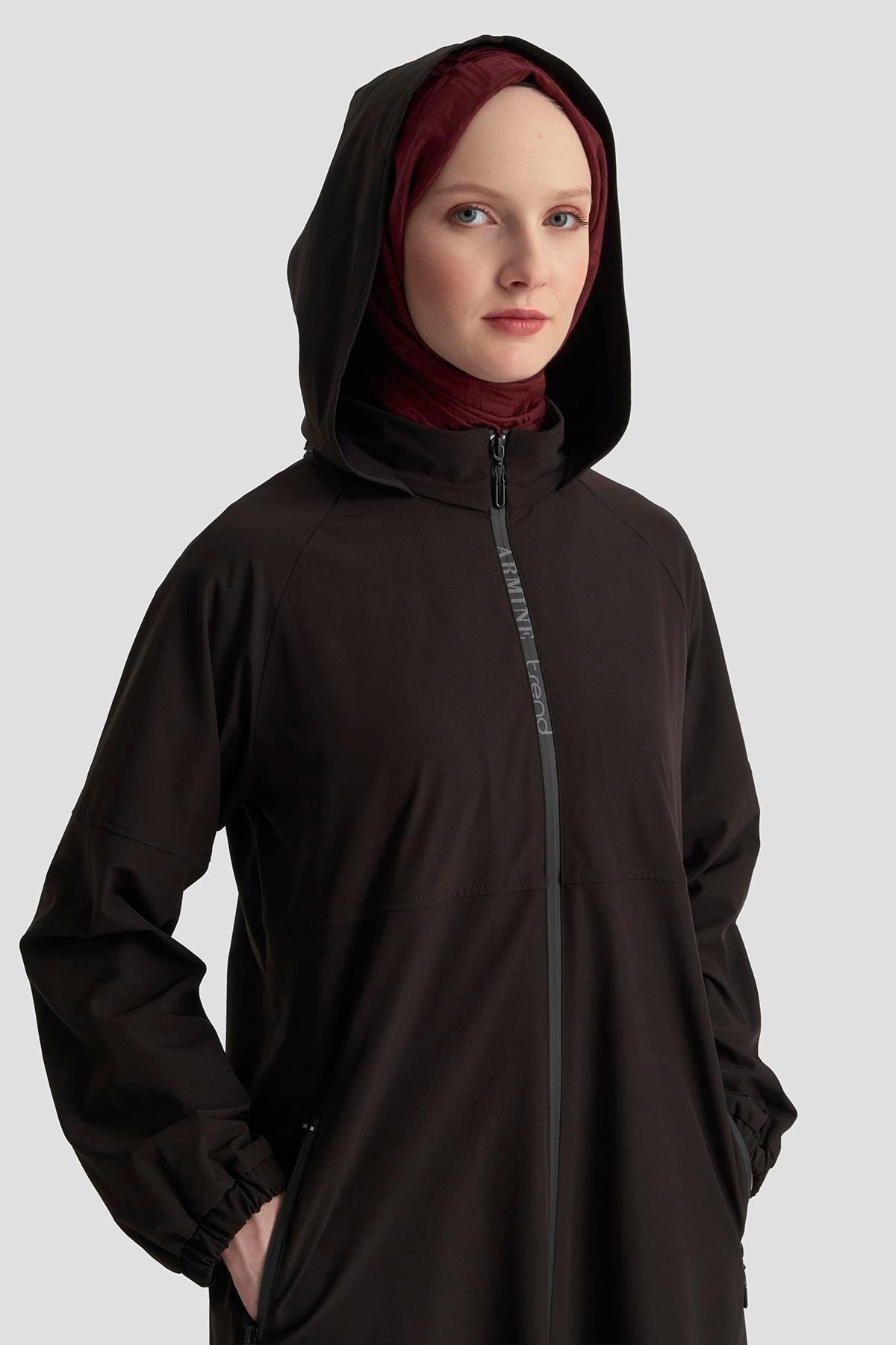 ARMİNE TREND Marka Yazılı Fermuarlı Gizli Kapüşonlu Giyçık Siyah 25KT548