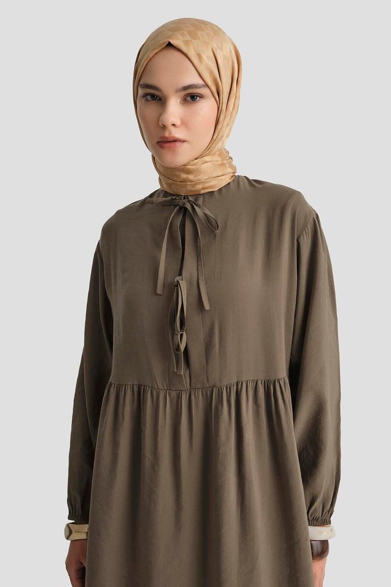 Armine TREND Minik Kurdele Detaylı Elbise Kahverengi 25YT954