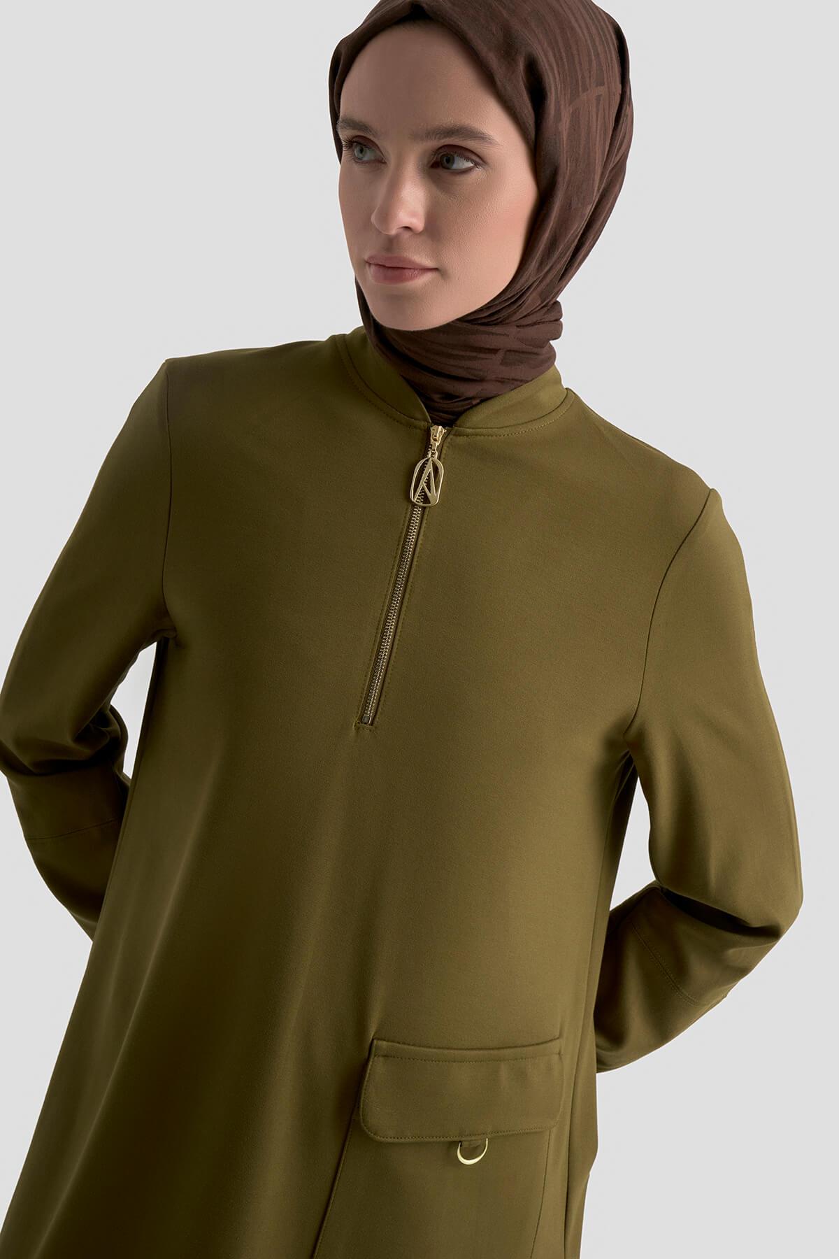 Armine TREND Önden Fermuarlı Kol Ucu Ribanalı Tunik Yağ Yeşili 25KT463