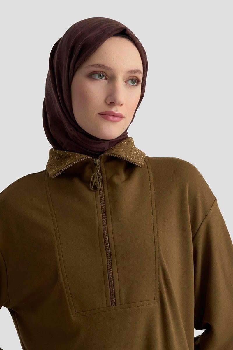 Armine TREND Yaka Taş İşlemeli Yarım Fermuarlı Tunik Yağ Yeşili 25KT406