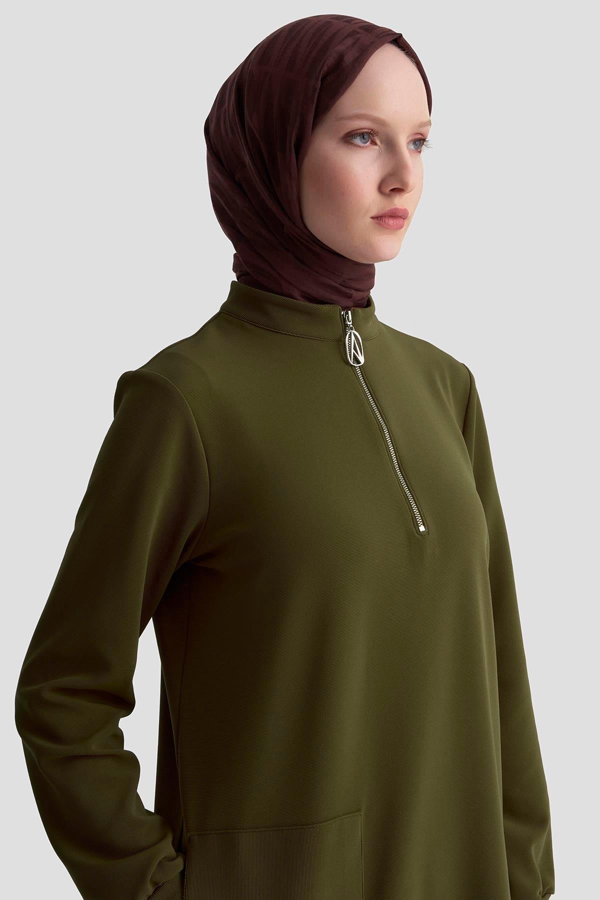 ARMİNE TREND Yakası Fermuarlı Kolları Ribanalı Örme Kumaş Tunik Yağ Yeşili 25KT443