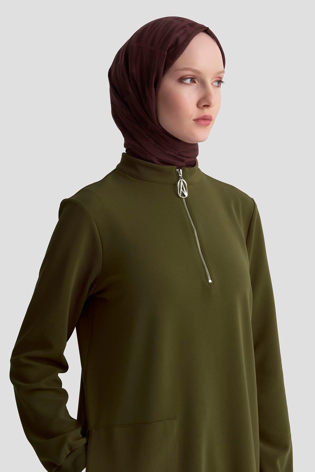 ARMİNE TREND Yakası Fermuarlı Kolları Ribanalı Örme Kumaş Tunik Yağ Yeşili 25KT443